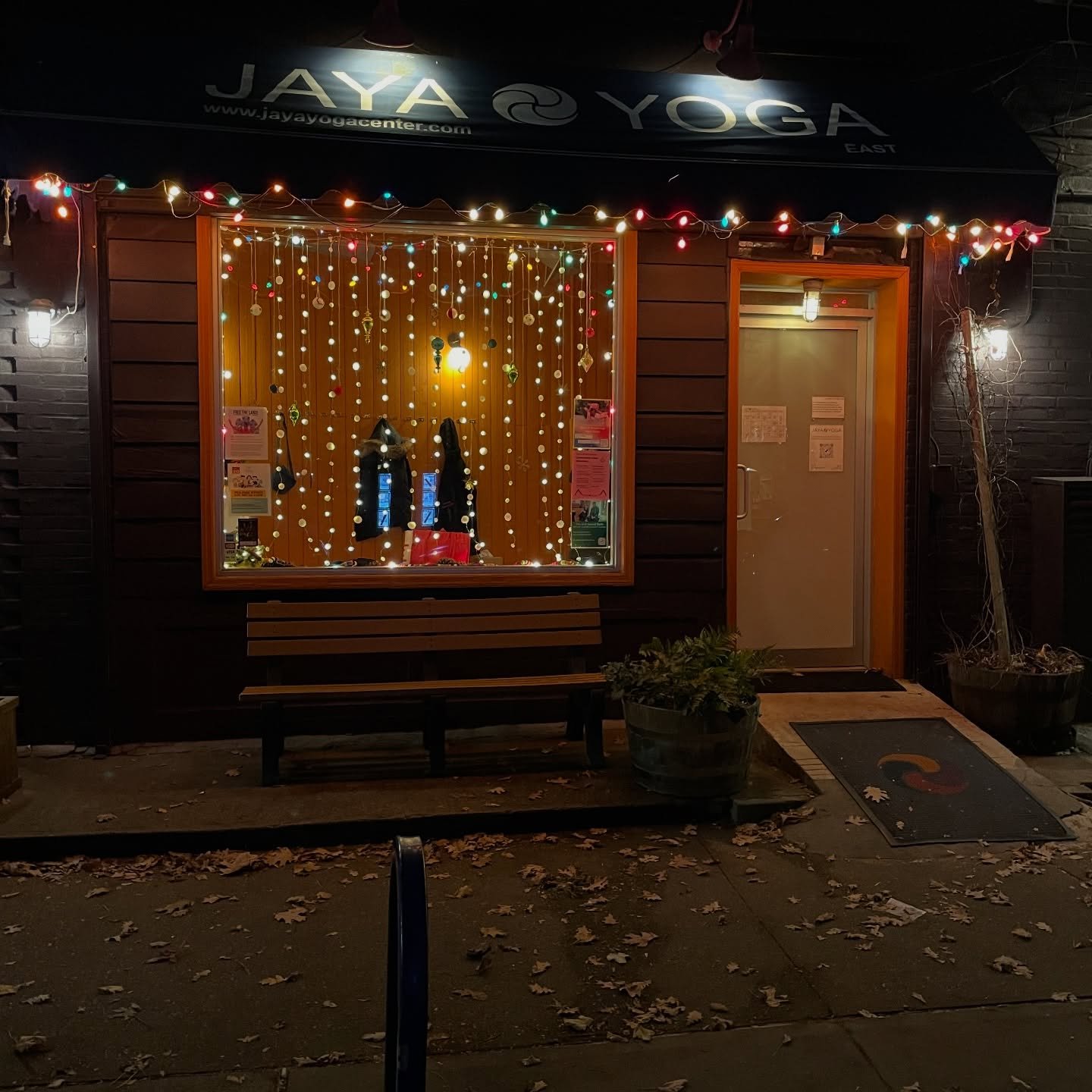 Friday 6 pm at Jaya Church is our last JAYA2025 TT community class taught by Mako (second photo)! Class will be fun and uplifting join us!🙏🏽

Saturday we have classes as usual and then out ...

🎄Open Studio for the Holidays event🎄

The schedule i