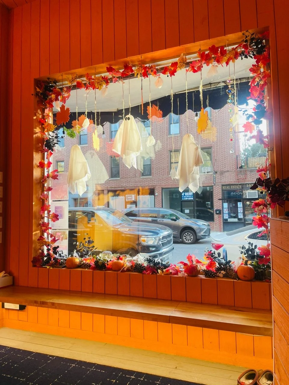 The weekend at Jaya! Thanks to Tali we are ready for the festivities of Halloween!

What do you think of the window?

You can ease into Friday evening by attending
4:00 pm All Levels with Hope 
5:30 pm Yin Yoga with Katie 
Take both classes, the bene