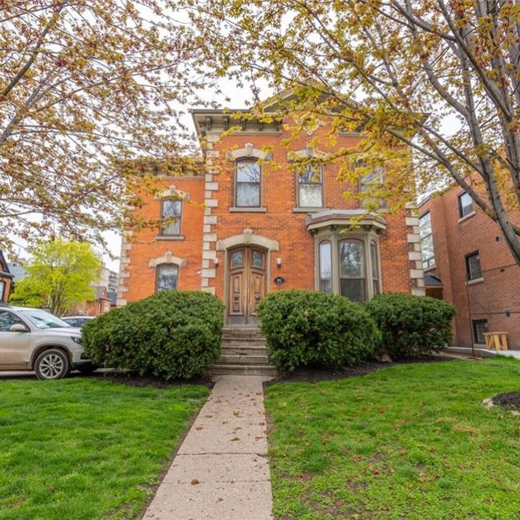 Invest in a piece of history in Hamilton's Stinton/Corktown neighbourhood!
⠀⠀⠀⠀⠀⠀⠀⠀⠀
102 West Ave S., Hamilton 📍⛲️☀
5 Units | 3,579 SQFT. | $1,275,000
⠀⠀⠀⠀⠀⠀⠀⠀⠀
Prominent corner property in the Corktown/Stinson neighbourhood. Built in 1900 for local