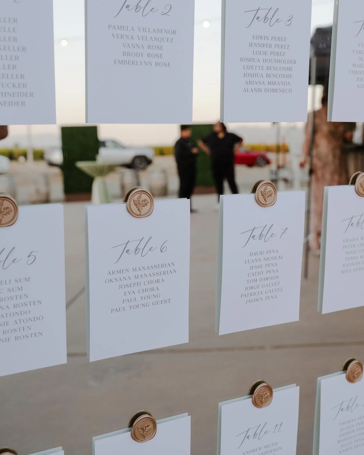 Can never get tired of mirror details ✨

Planner: @moonbeamweddings
Photo: @austindenisphotography
Video: @desertlightstudio
Venue: @lorimarweddings
Florist: @merbloom_
Bar: @progressivepours
Cake/Desserts: @lauramariecakes
DJ: @sound4ceremony
Specia