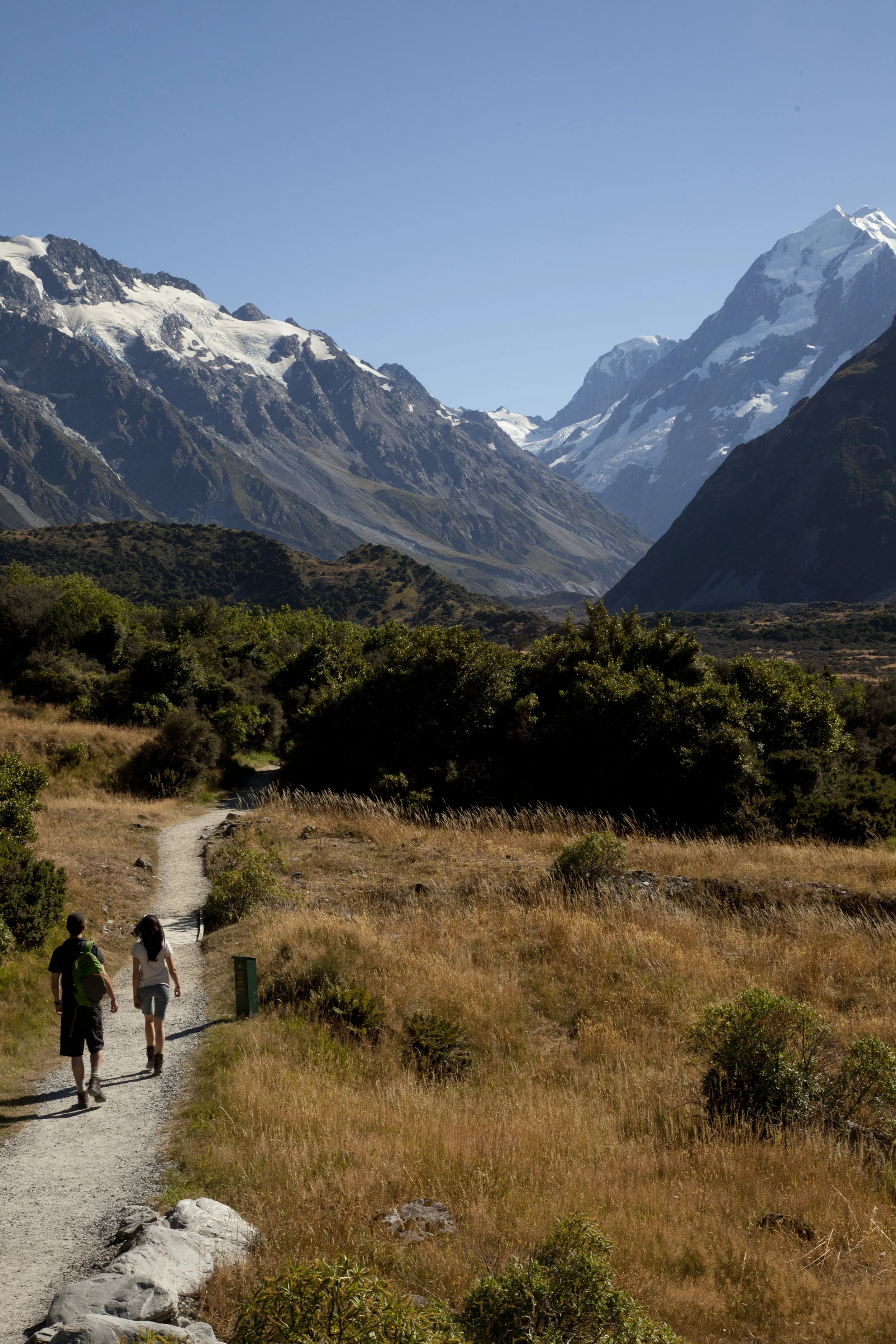Mt Cook Village and the Hooker Valley Track - mountian and glacier exploring 
