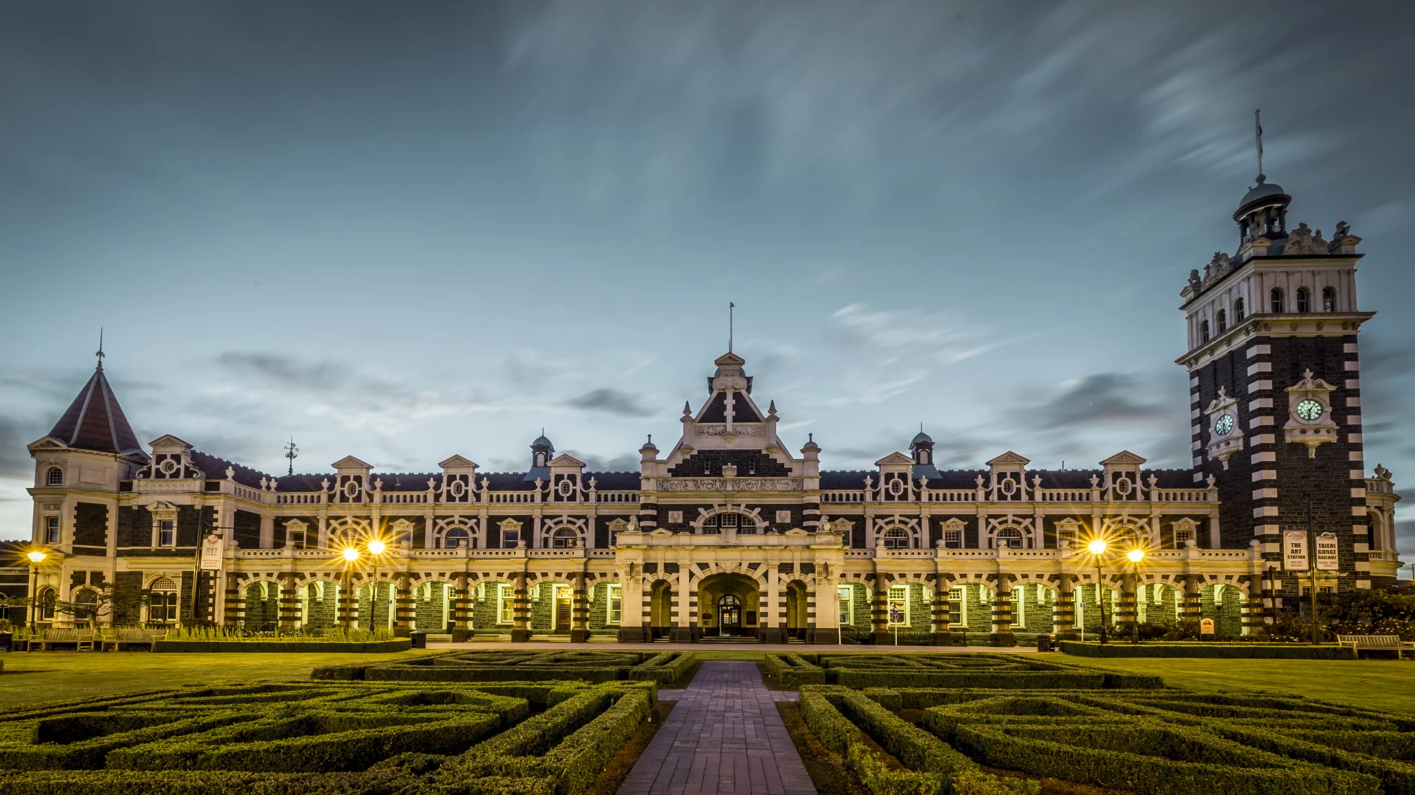 Dunedin, home to New Zealand's most photographed building, Farmers Market