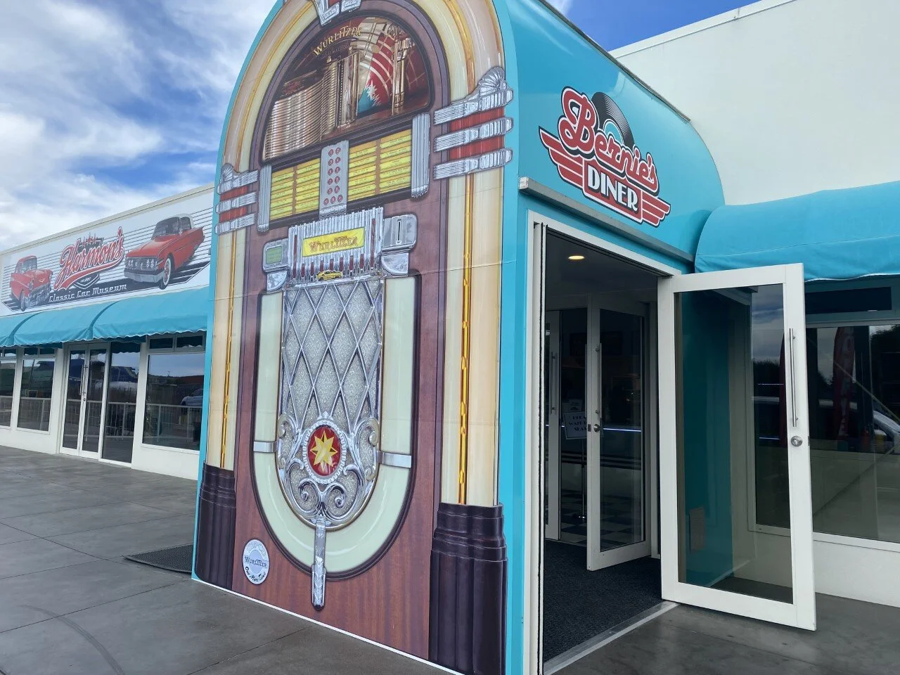Head along to the 1950's retro diner in Kaikoura