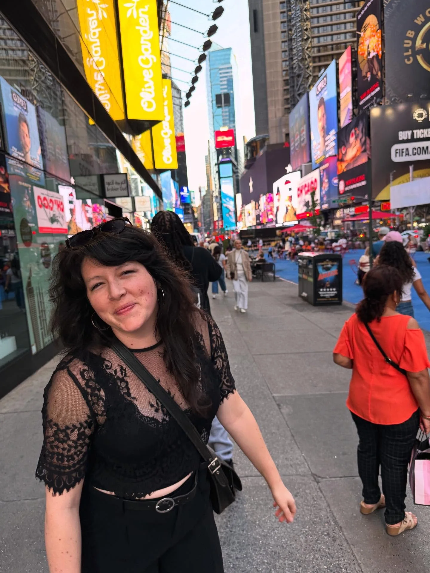Just a girl who accidentally got her cute NYC photo under the @olivegarden sign. Please enjoy my weekend scrapbook. 🌃✨
SHOW TOMORROW! Come hang with me & the full band at @the5spotnashville - we’re kicking off Tight 5 Tuesday at 8pm! ✨