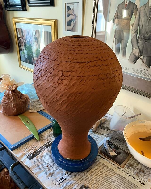 Is it done? I can&rsquo;t quite tell yet...
.
.
.

#ceramics #handbuilt #coilbuilt #wip #vase #terracotta #texture #madeinbrooklyn #artisan #brooklynartist #handmade #pottery #ceramics #williamsburg #brooklyn #makersgonnamake #potteryforall #diy #qua