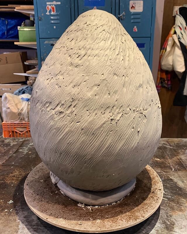 It turned out a little bigger than planned 🍳...
.
.
.

#ceramics #handbuilt #coilbuilt #wip #vase #stoneware #carving #texture #madeinbrooklyn #artisan #brooklynartist #handmade #pottery #ceramics #williamsburg #brooklyn #makersgonnamake #potteryfor