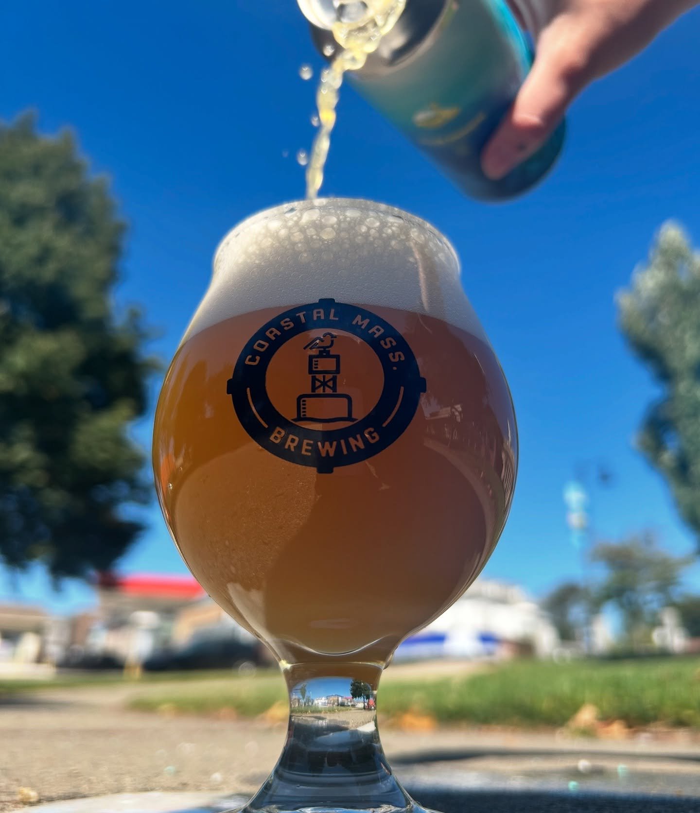 FRESH BATCH OF YELLOW SUB THIS WEEK! 🍍

Come grab a sip of pineapple sunshine goodness to combat all this rain and give your tastebuds the feelings of summertime. This New England IPA brewed with pineapple puree and dry hopped with Galaxy, Citra, Vi