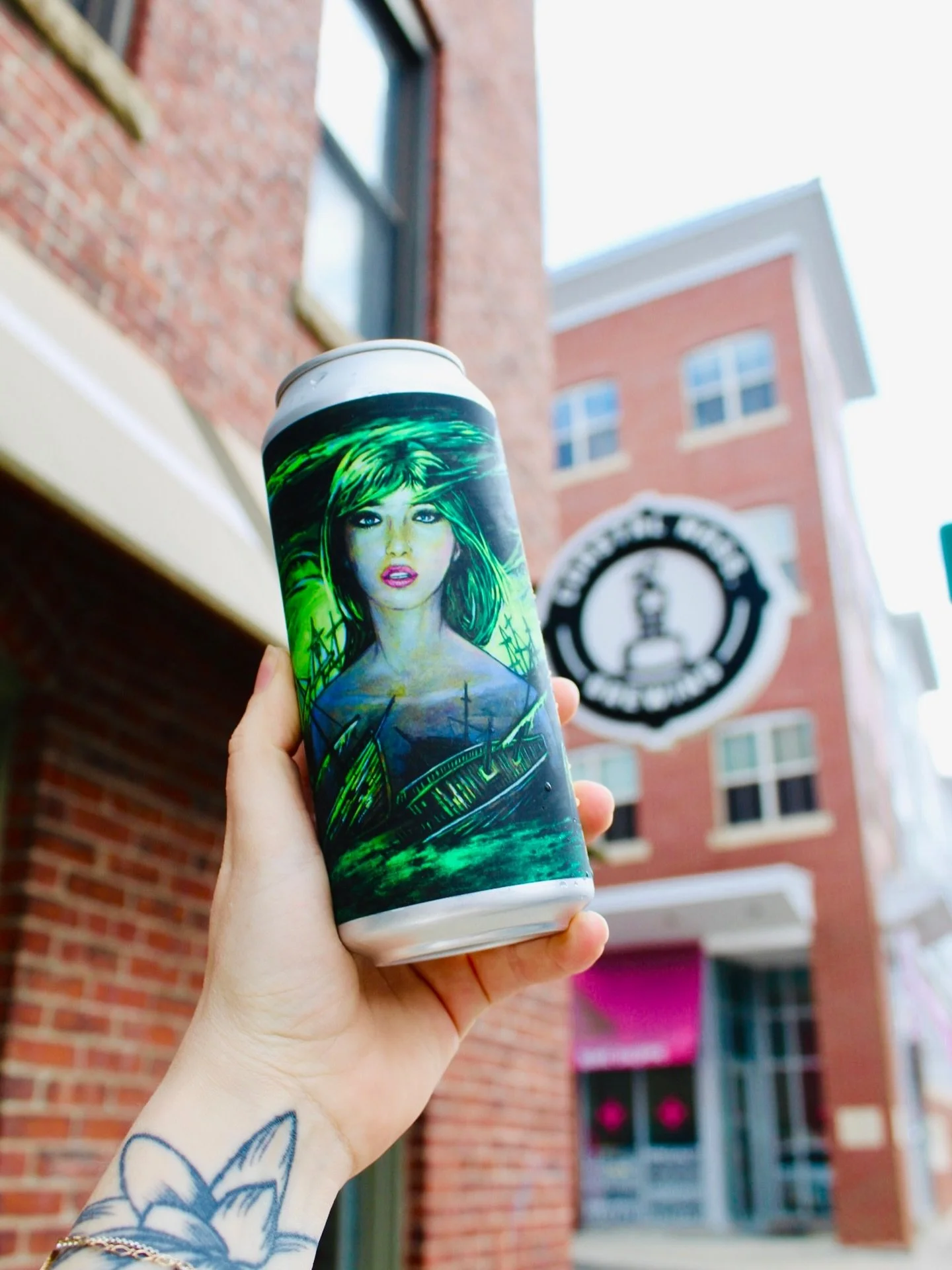 Siren: Key Lime Pie cans available tomorrow! We hope you got the chance to try a draft pour of this springtime sour over the weekend and now you can bring it home! 

Stop by the Taproom tomorrow from 3-10pm, bring a craft for our Sip and Stitch event
