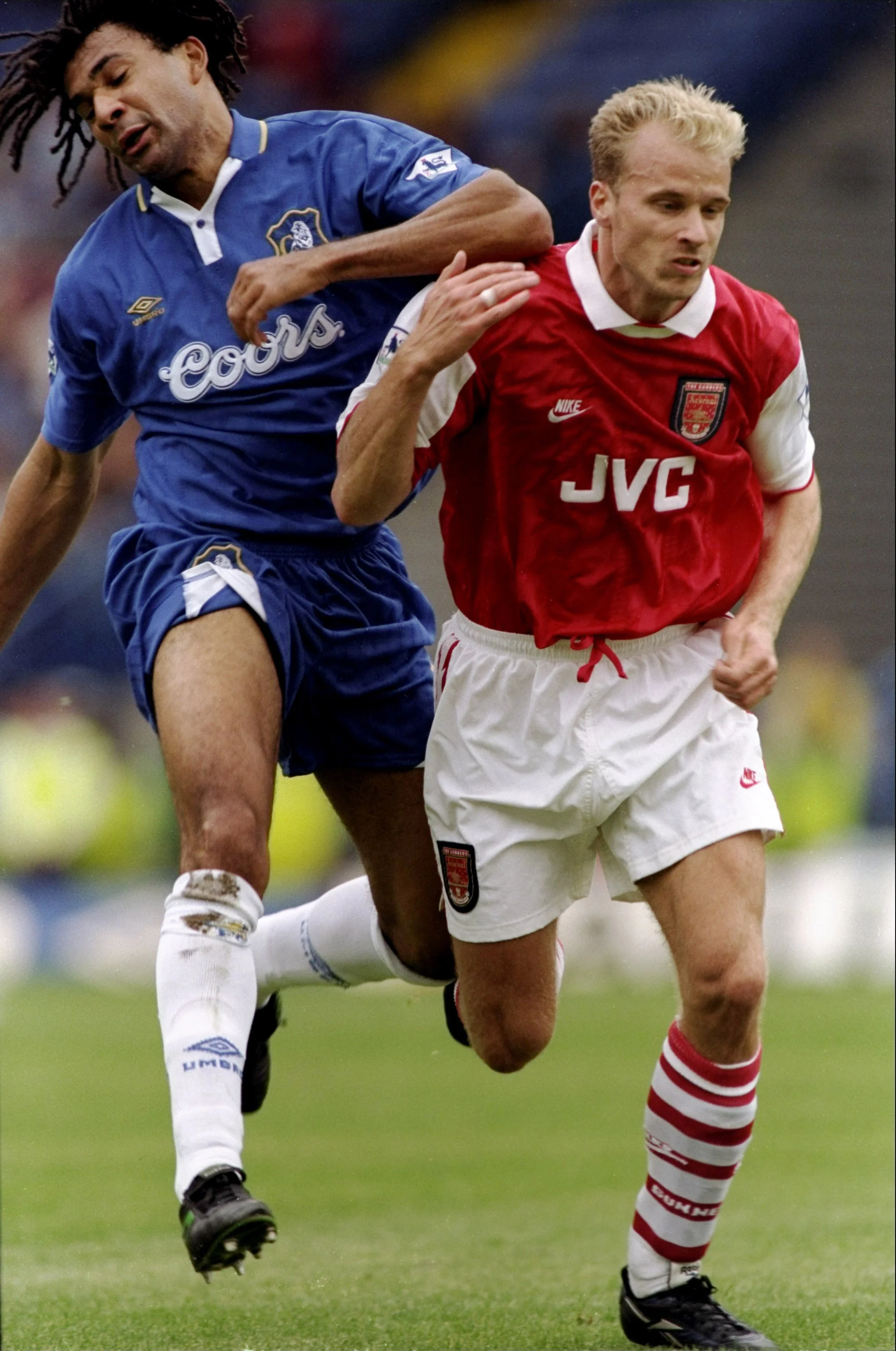 Chelsea’s Ruud Gullit (left) and Arsenal’s Dennis Bergkamp (right), 1996-97. (Shaun Botterill/Allsport)