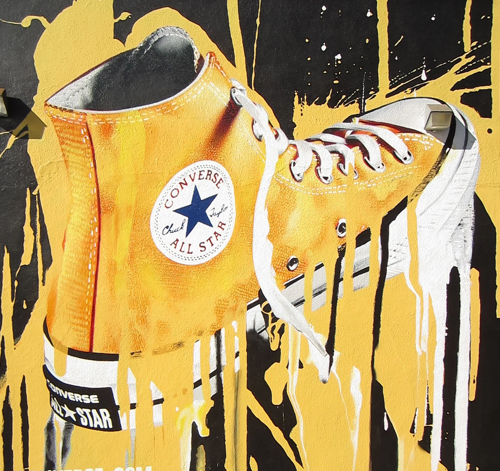 Converse_yellow_1.jpg