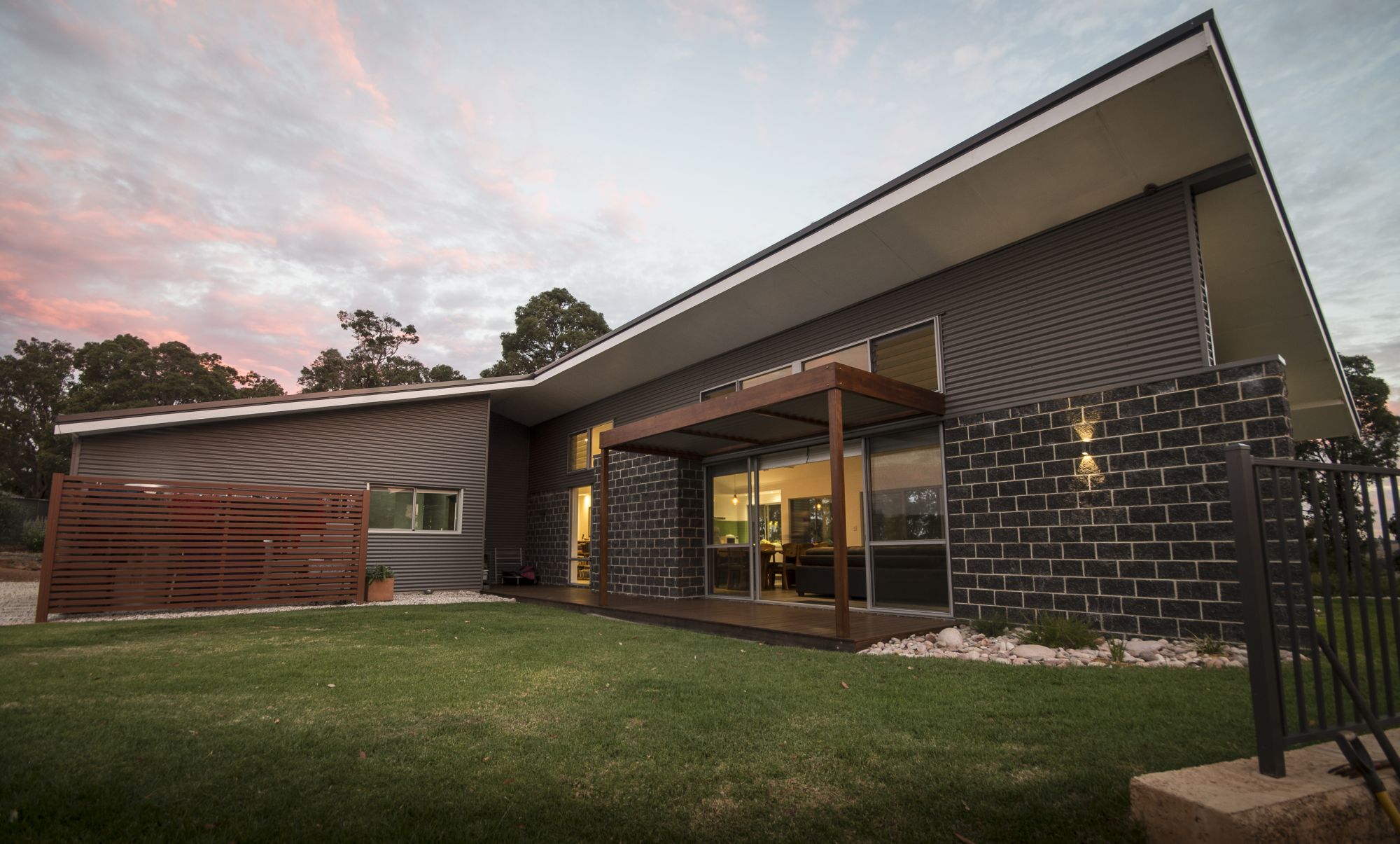 ManorRidge_Ext1.jpg