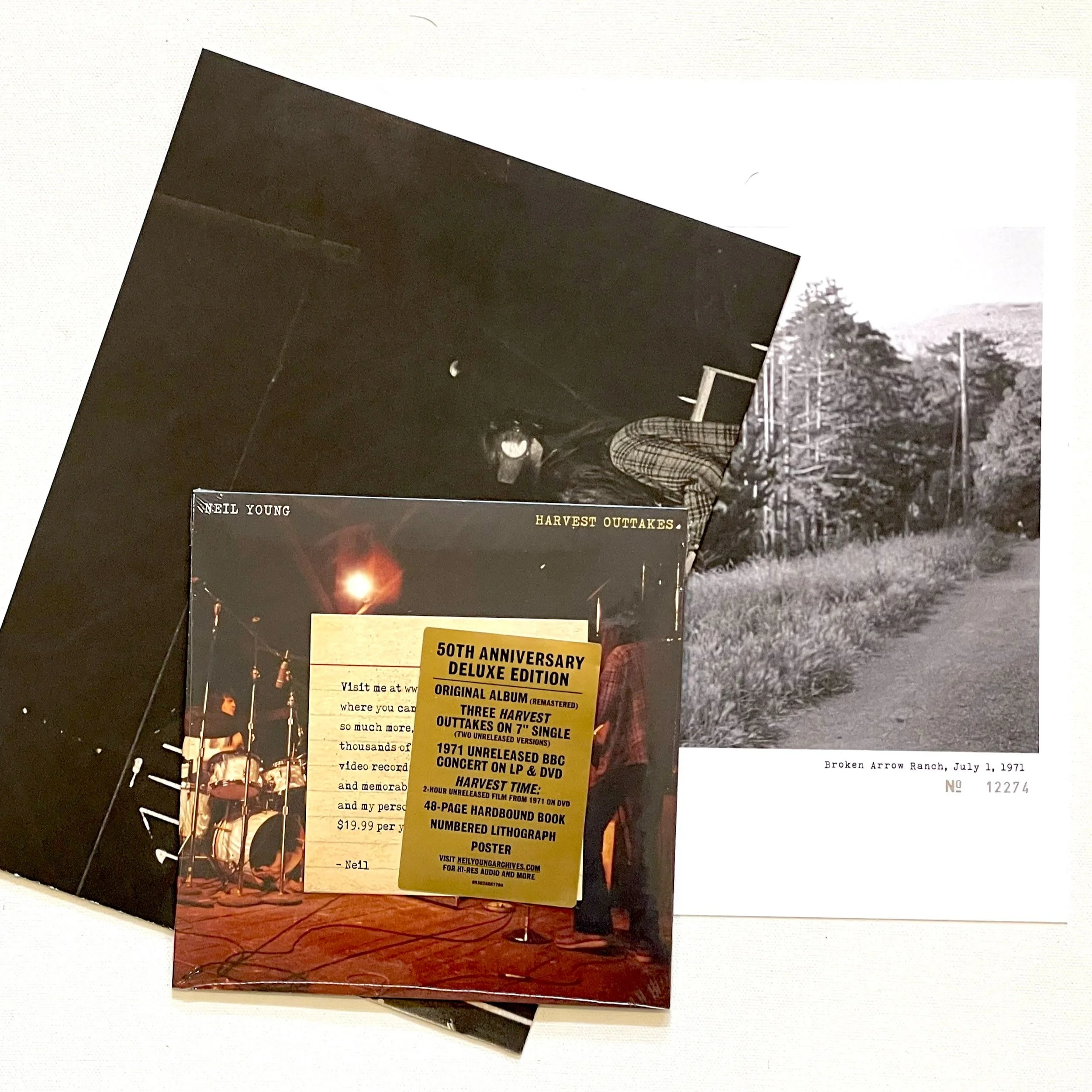 Neil+Young+Harvest+50th+Ann+Box+4.jpg