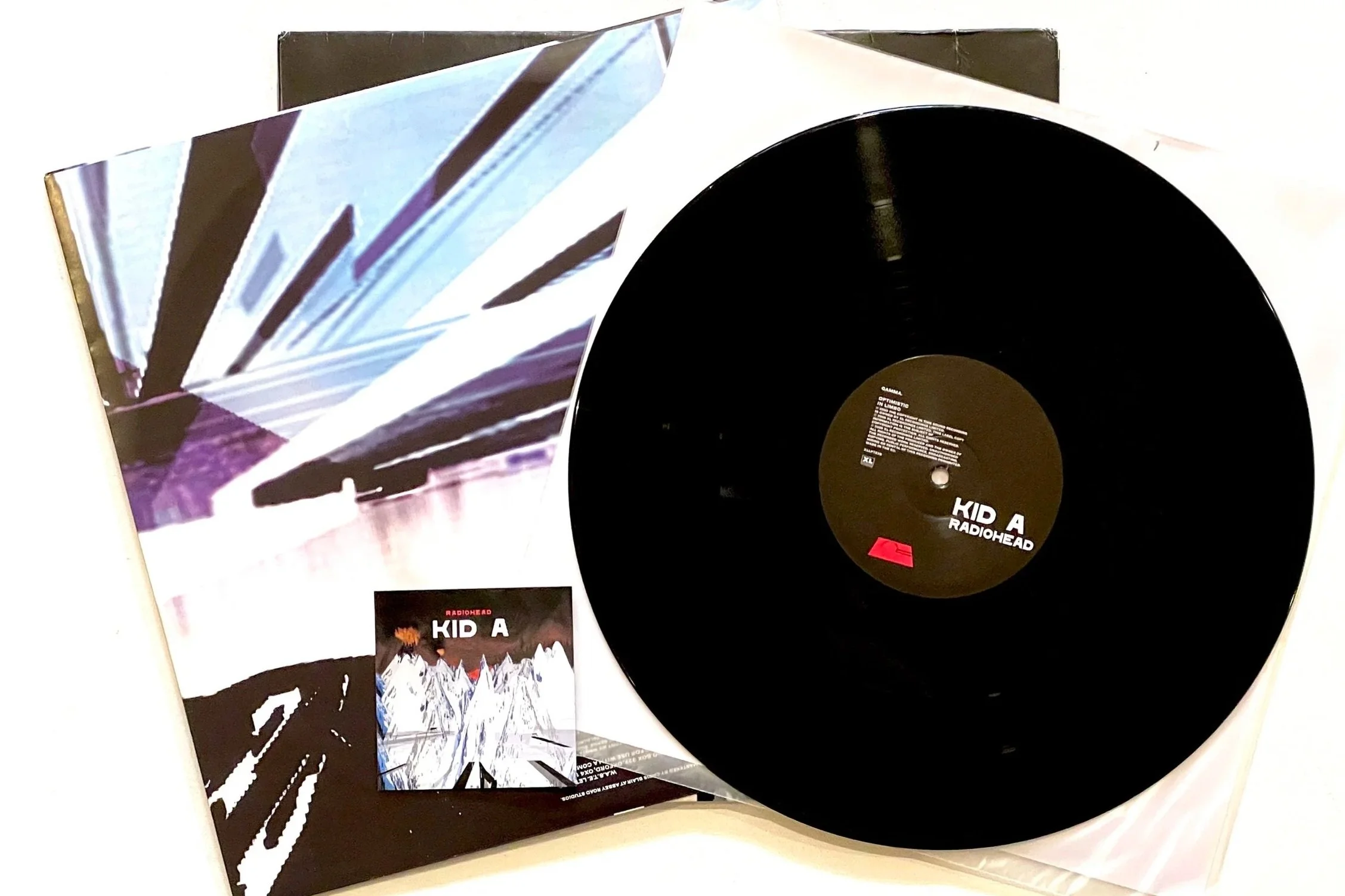Radiohead+Kid+A+LP+%285%29.jpg
