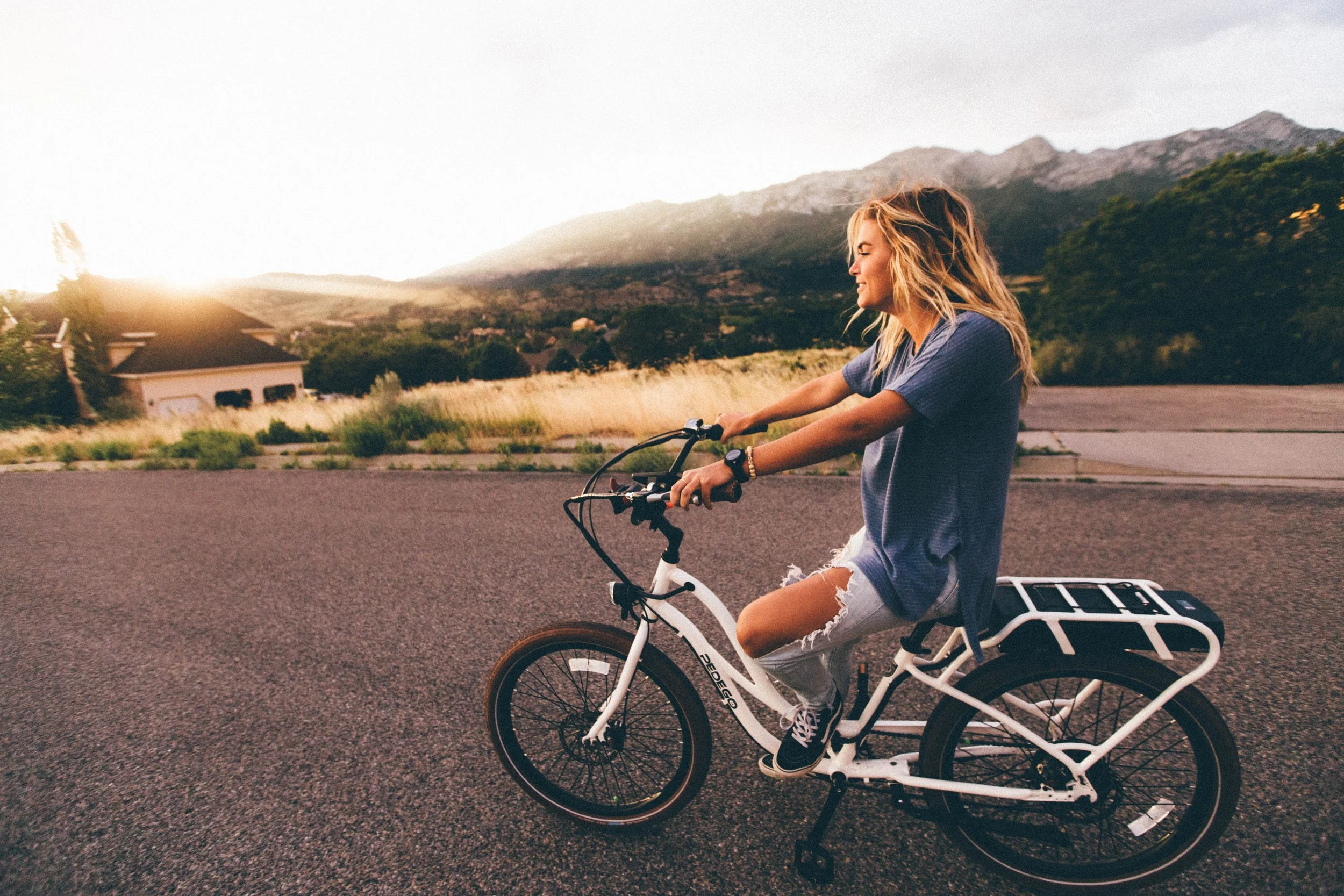 WOMEN'S AND MEN'S BIKES