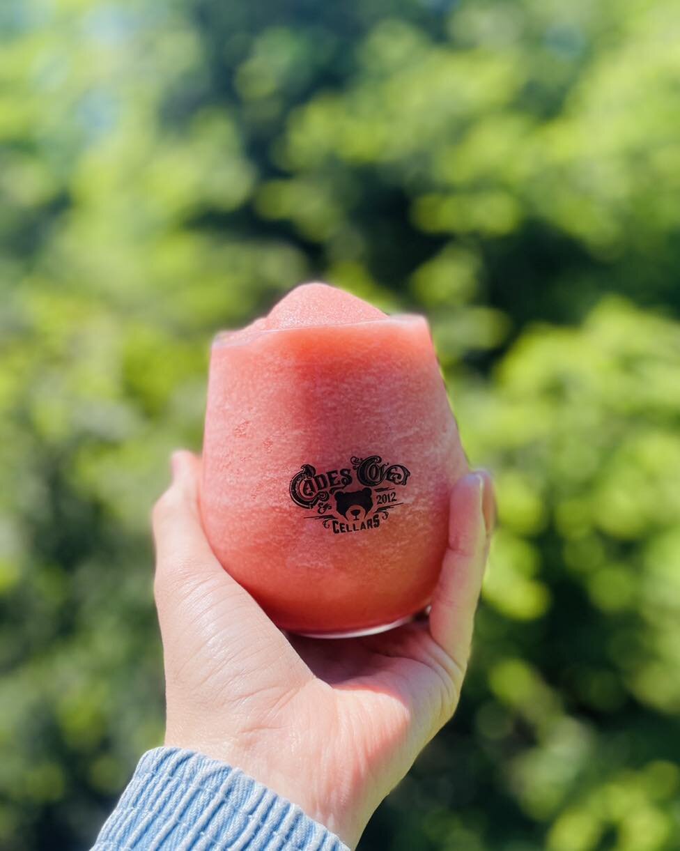 😎Today is finally going to feel like spring with a high of 80&deg;! 

😋Come enjoy a refreshing wine slushy with us! 

🌷Available at both locations!

#cadescovecellars #cadescovecellarswearsvalley #greatsmokymountains #gatlinburgtennessee #wineslus