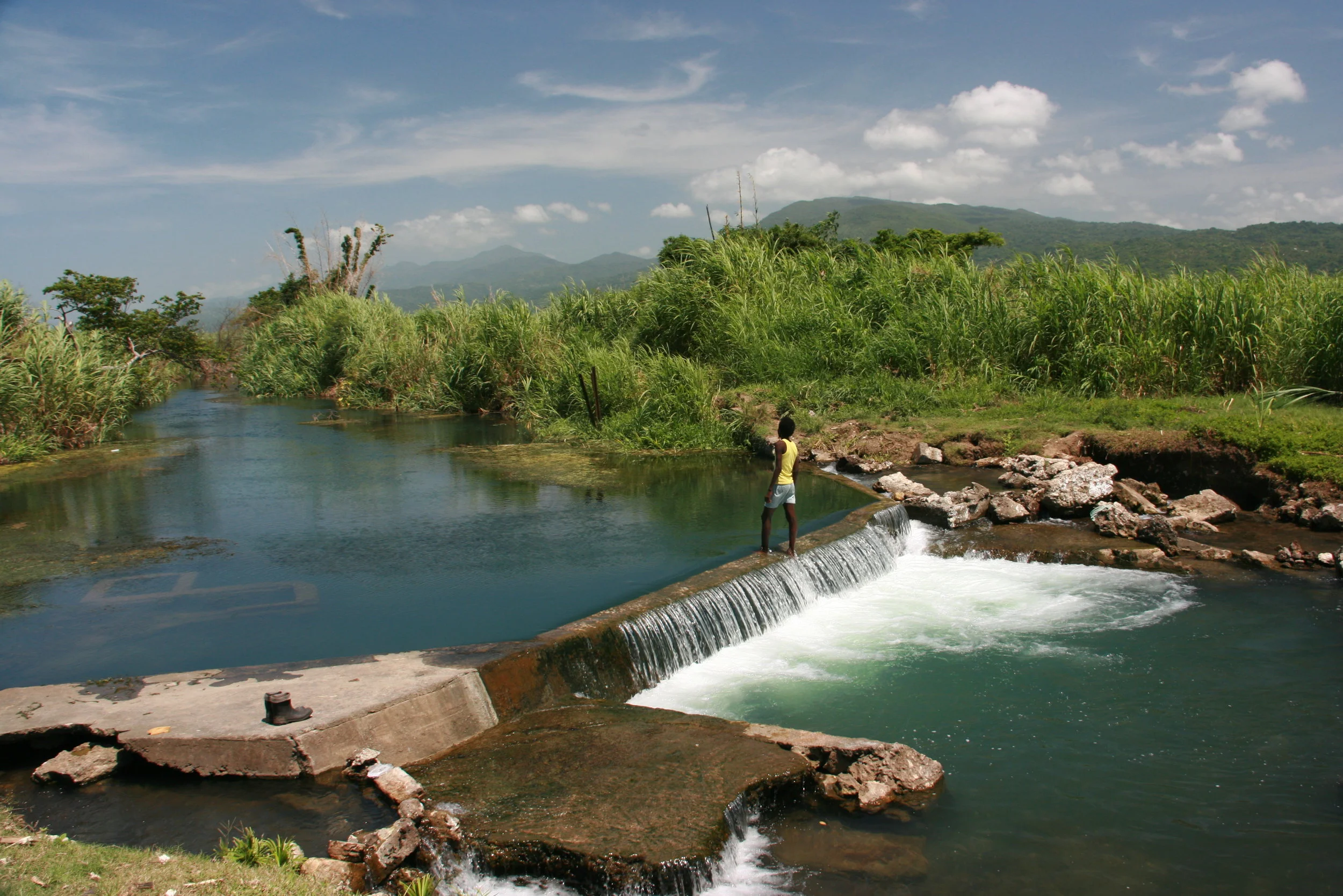 (c) Ian Gage  Duckenfield Weir.JPG