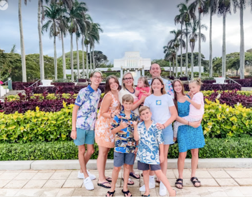 Gwen family vacation.png