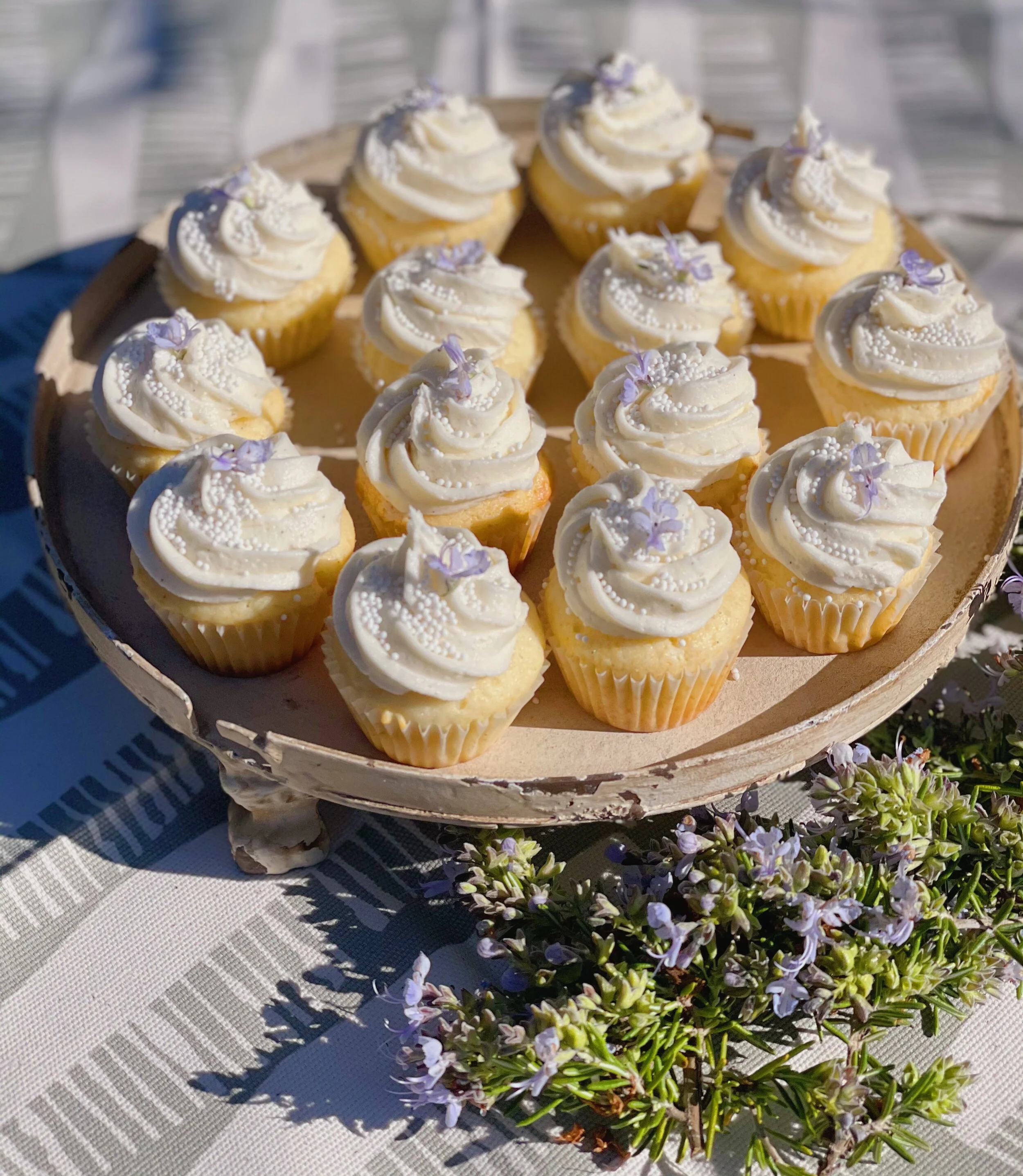 Vanilla Cupcakes with Vanilla Buttercream Frosting