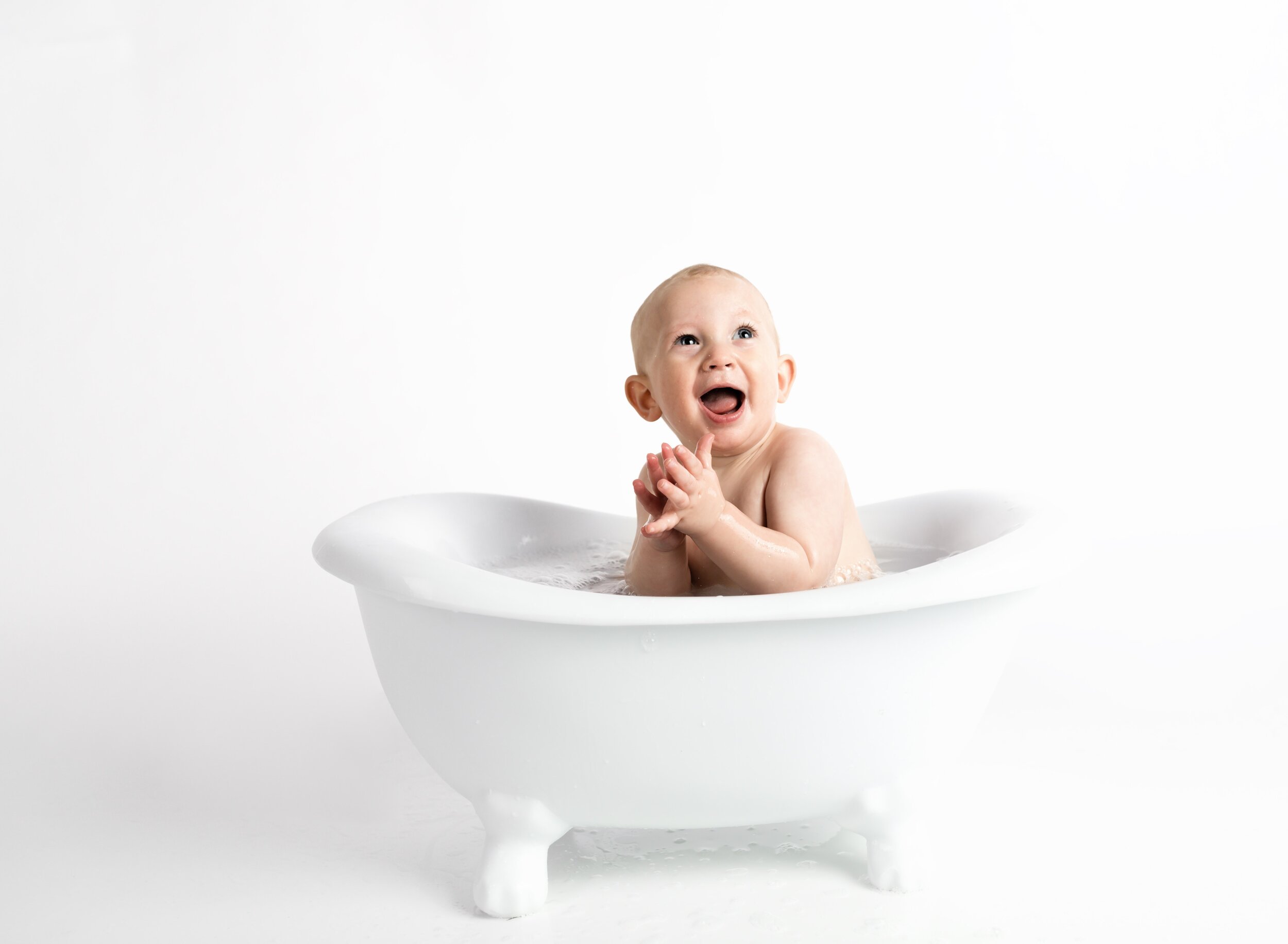 Como, cuando y con qué bañar a un bebé — Dermothèque