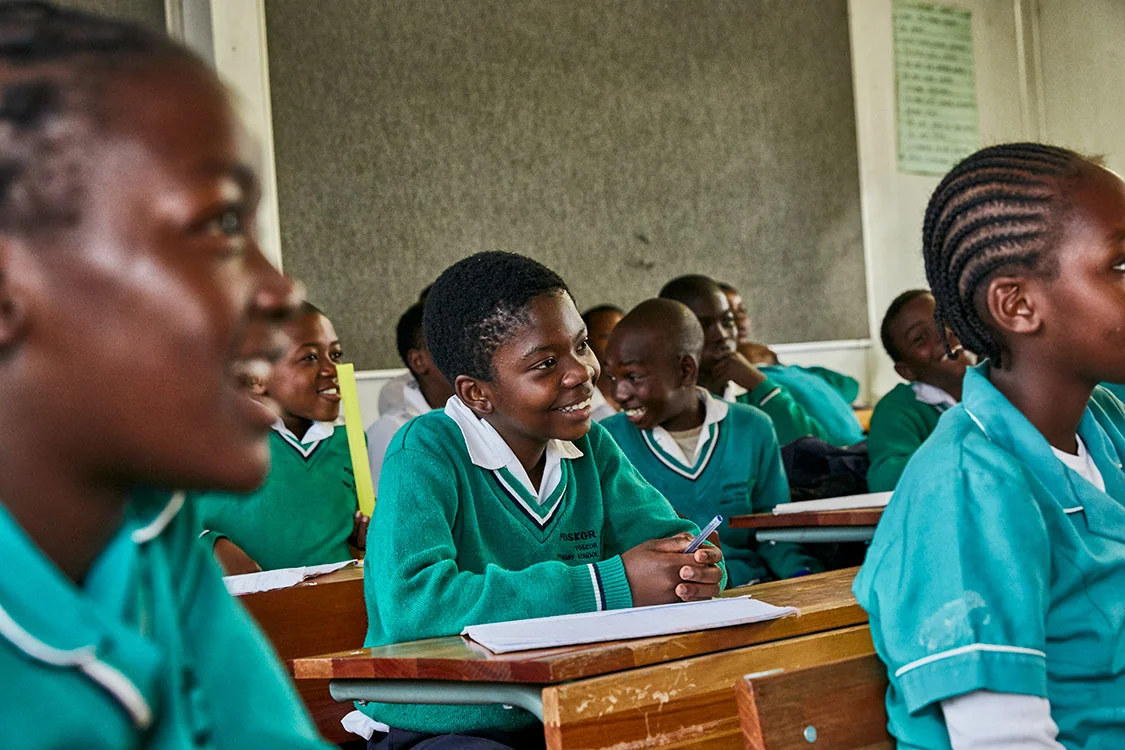 Students listen to Black Mamba scout Nkateko Mzimba talk about poaching, Foskor Primary School, South Arica, 2017.