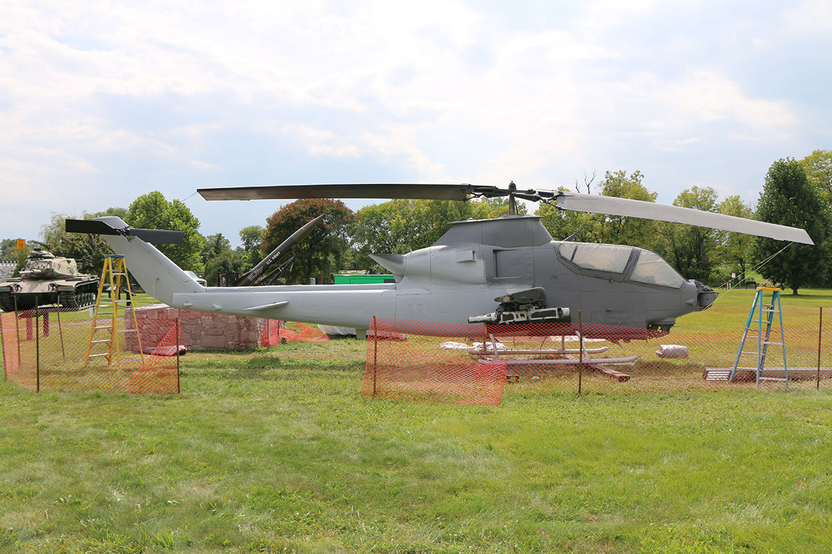 AH-1S-Cobra-Helicopter_9.jpg