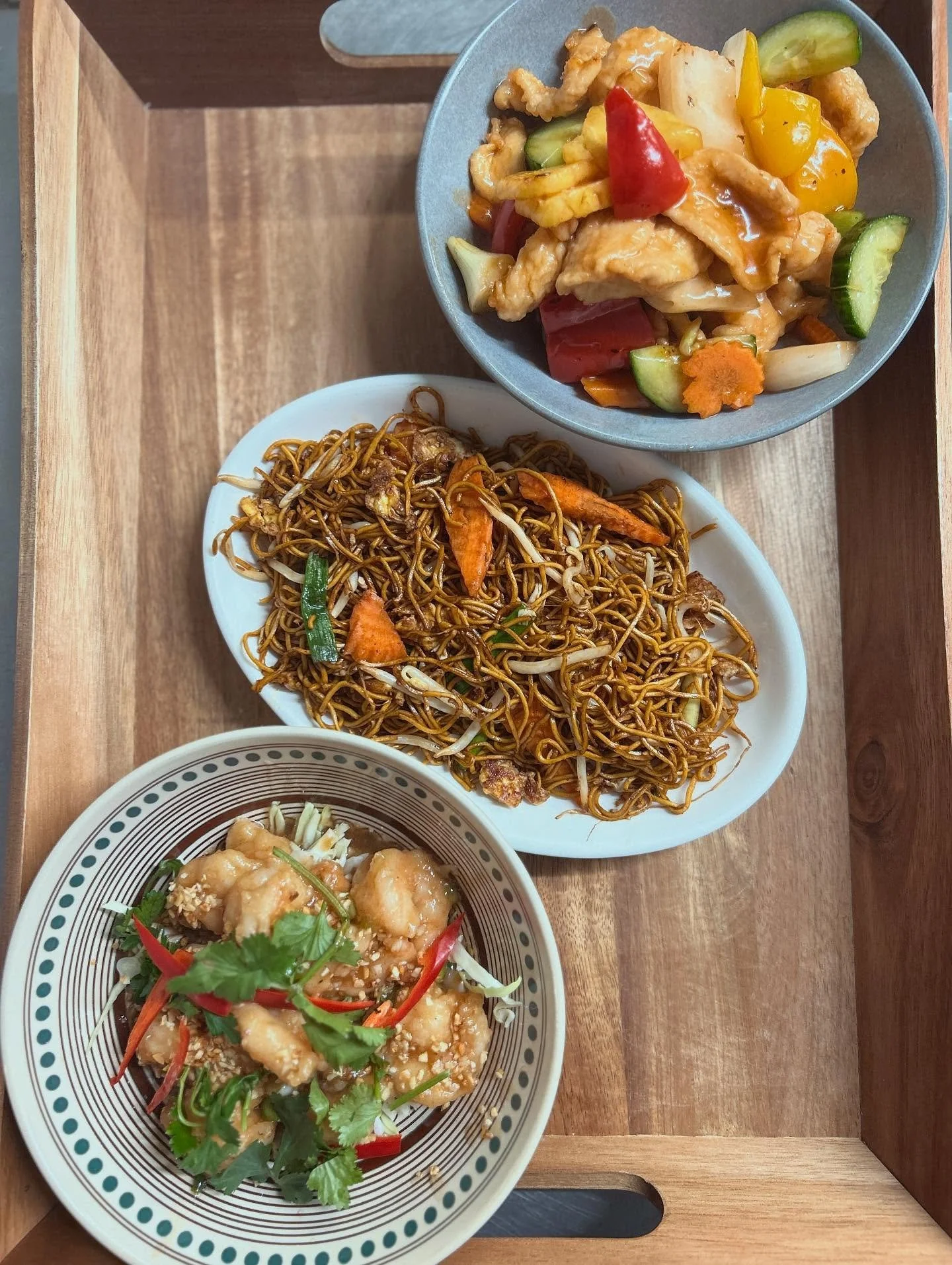 🇹🇭✨ Thursday Feast Vibes! ✨🇹🇭
A perfect midweek treat — a little sweet, a little spicy and a lot delicious! 🍜🔥
👉 Our yellow noodles, sweet & sour chicken, and garlic & pepper king prawns are ready to make your Thursday night in R
