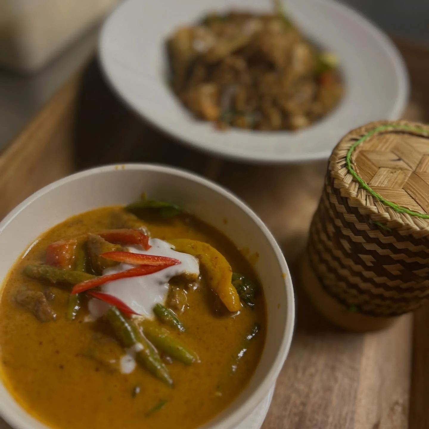 ❄️ Cold Wednesday in Reddish calls for one thing! 
Panang Curry + Sticky Rice 🔥
Warm up with our rich, creamy Panang and enjoy the perfect mid-week comfort.
Dine-in or collection-only takeaway available.
See you soon! 🇹🇭