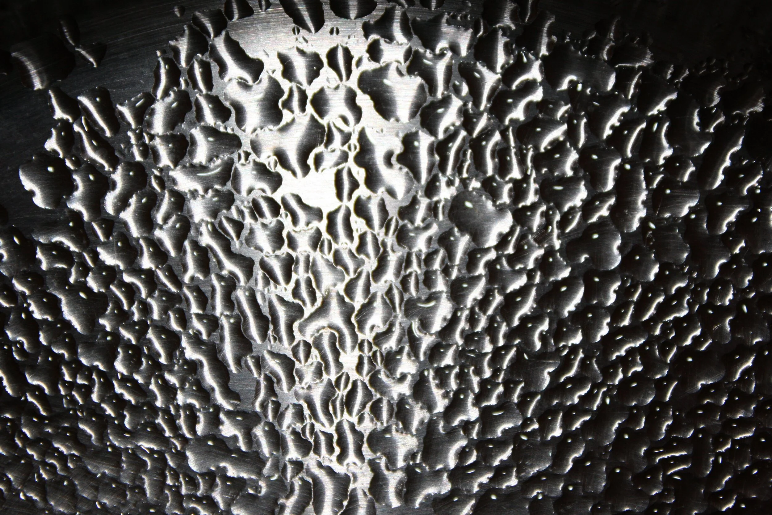 Water_drops_on_metal.jpg
