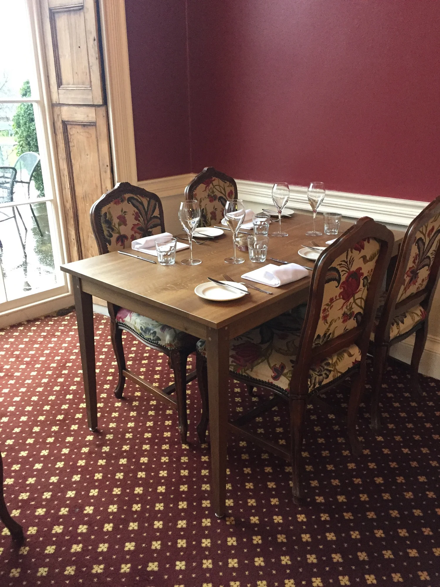 Hotel dining table.JPG