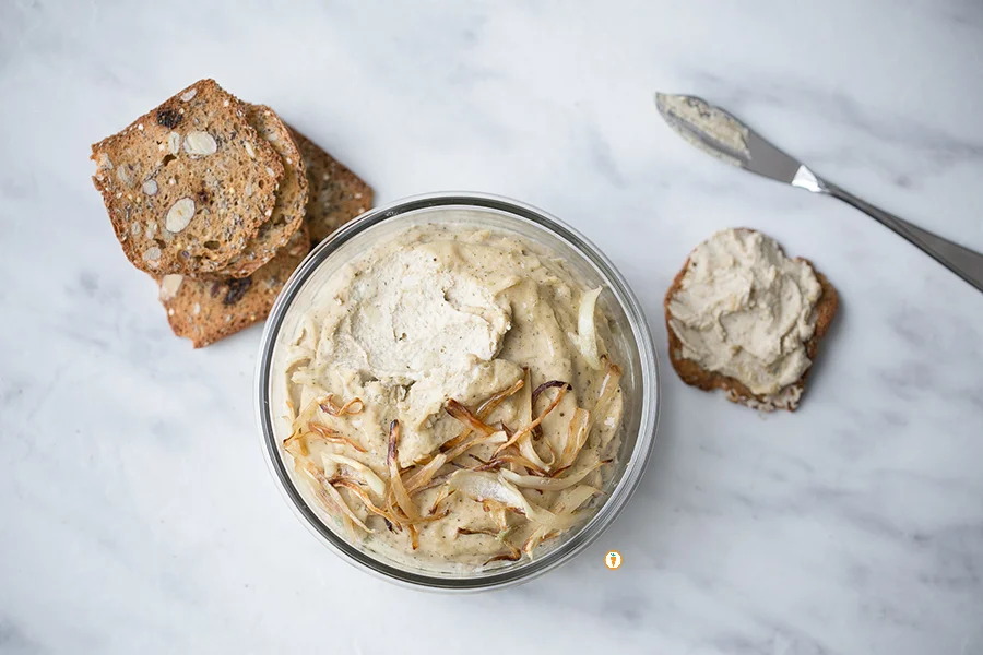 White-Bean-Spread_with-crackers-and-lemos.jpg