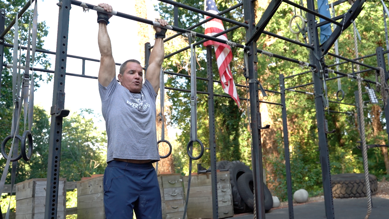 8 Exercises With Just A Pullup Bar - Fitness Does Not Have To Be Expensive