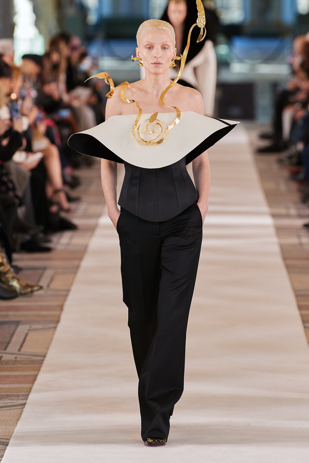 00002-Schiaparelli-Couture-Spring-22-credit-Gorunway.jpeg