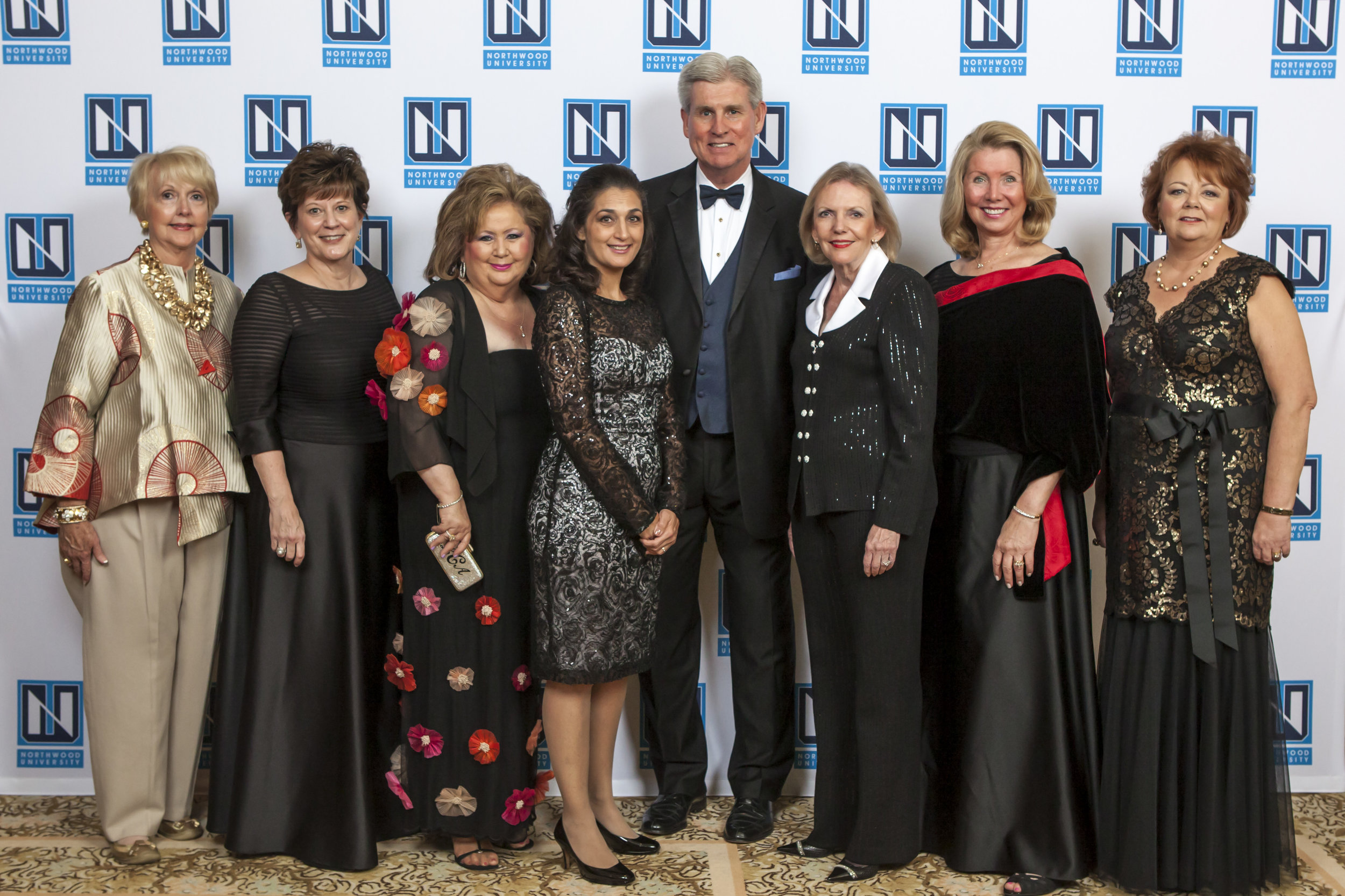 DW-Group-Photo-with-President-Pretty-11-8-2014.jpg