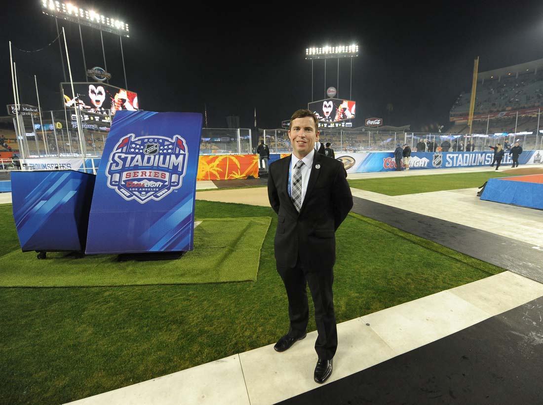 Kelly-Cheeseman-at-dodger-stadium-for-the-stadium-series-hockey-game-2014.jpg