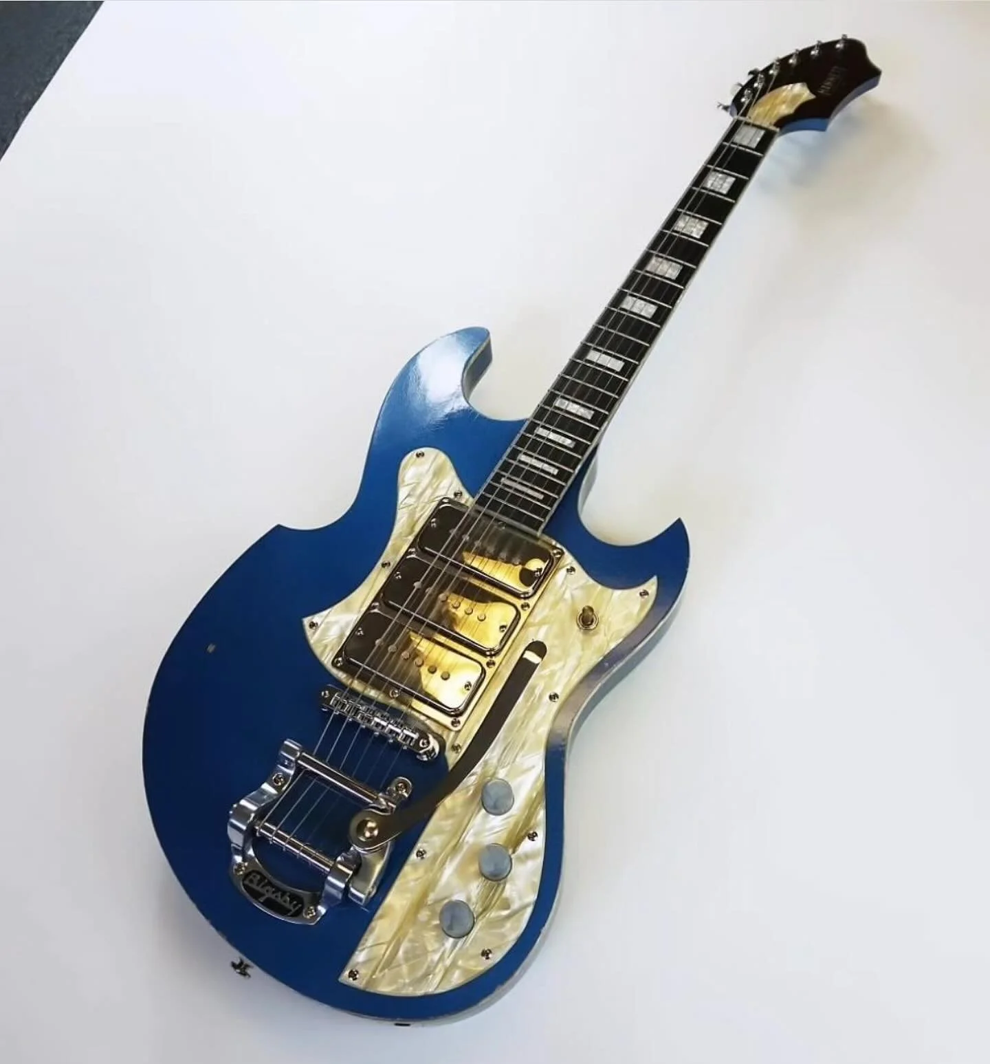 Shout out to friends and family(literally) @hammettguitarco on these next level instruments &amp; the recent @guitarist_mag feature. Hand made with love in Stroud, England. Shipping worldwide 🙌🏼🙌🏼🙌🏼