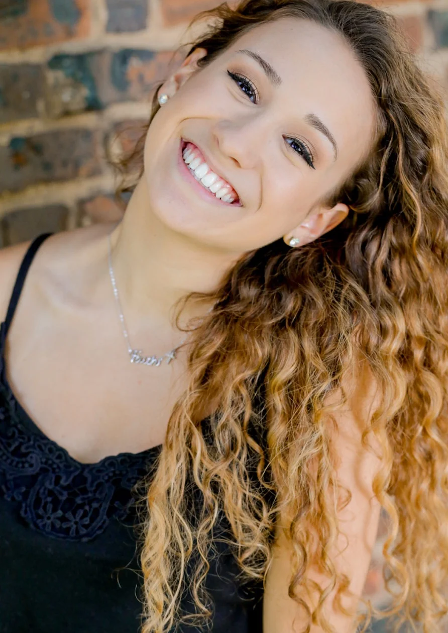 Melissa Headshot.png