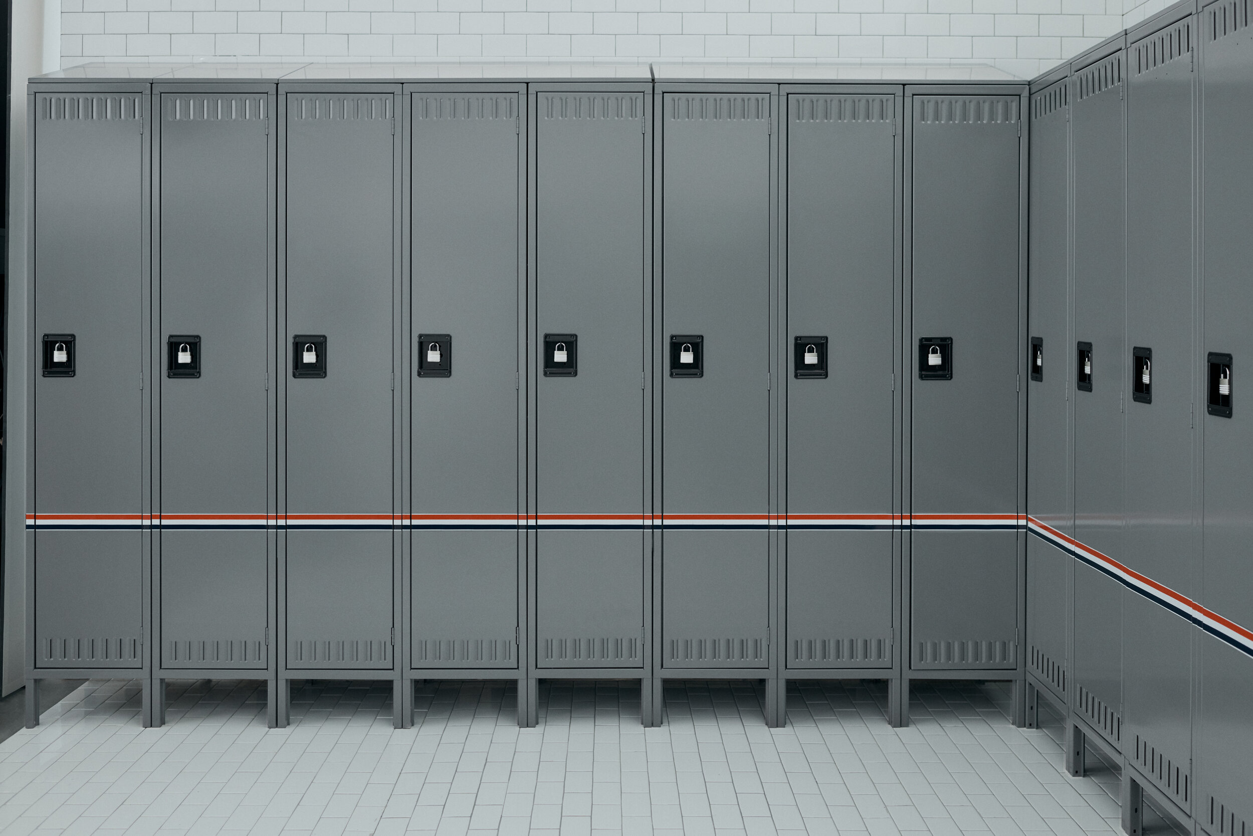 CRP_SER19F_0320_Locker_Teaser_003.jpg