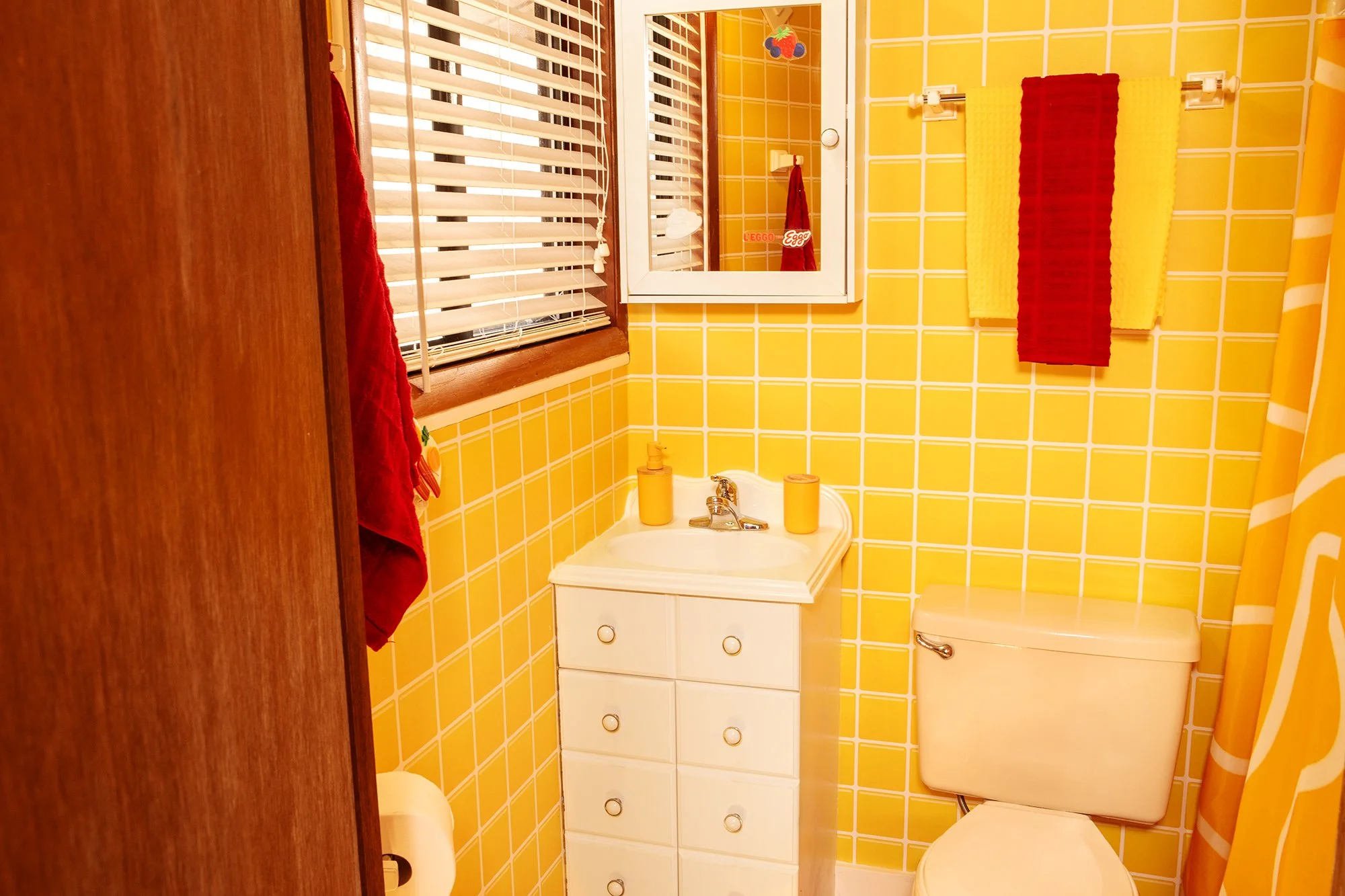 Eggo_Bathroom.jpg