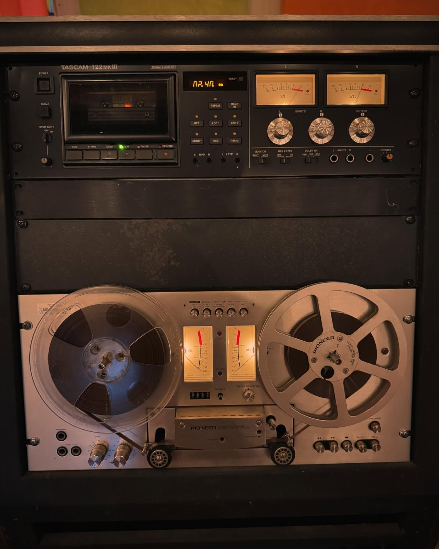 Busy day today tying up some loose ends!  Pulling out the &ldquo;obsolete audio rack&rdquo; to do a cassette transfer from the 90s.  This Tascam 122MKIII is one of the best for this purpose and I&rsquo;m happy to have it in the rack. 

#analogrecordi