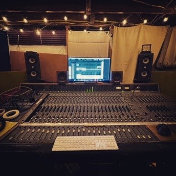 Last day of mixing the upcoming @iamlucasneil record! Stay tuned for this release!

#musicproduction #newmusic #folkmusic #singersongwriter #recordingstudio