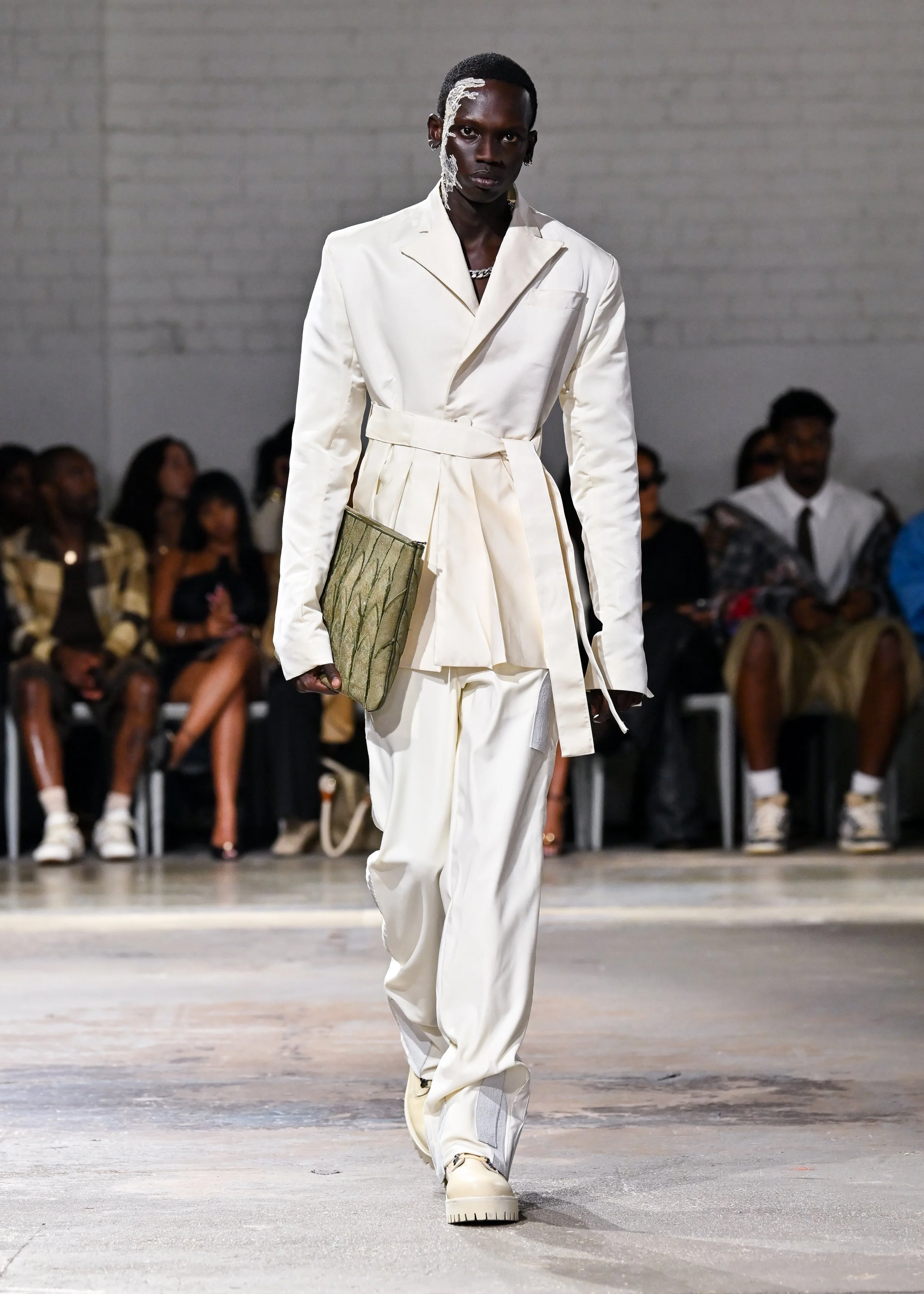 LOOK 32.jpg