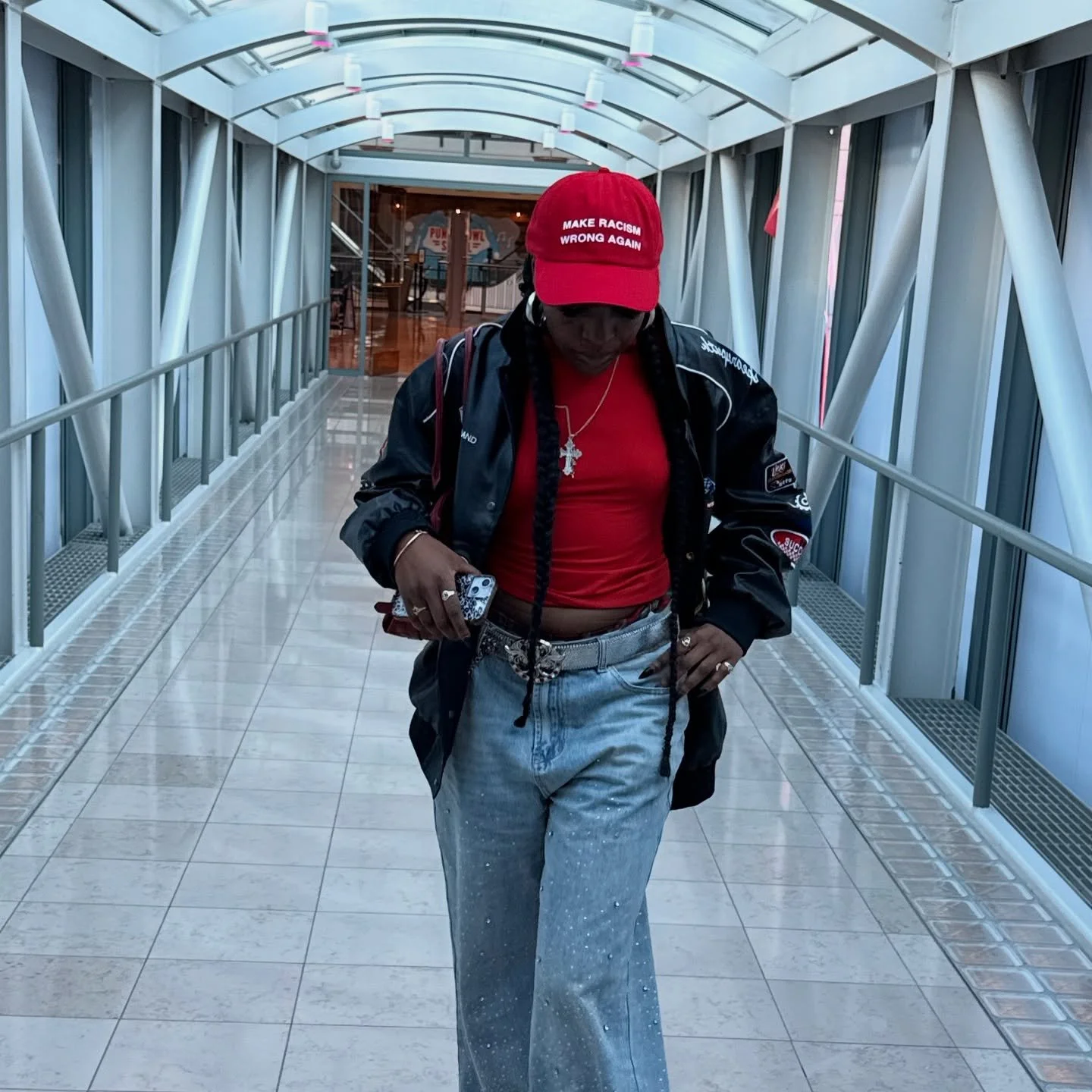 When we say “Make Racism Wrong Again,” it’s more than a slogan it’s a play on words that stands for equality and justice for all. 💪🏾 We only have a few hats left, so grab yours before they’re gone! 🧢✨ 
🛍️mimisfresht