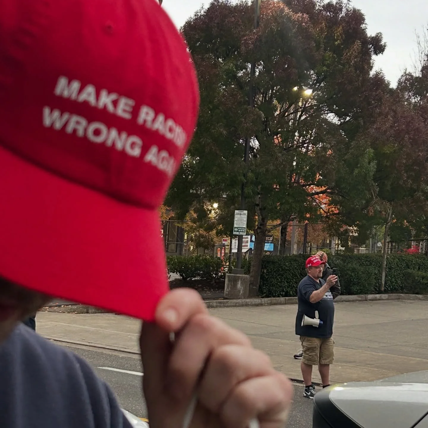 Outside the 🧊 building, two very different messages stood face to face. One rooted in division, the other in hope. This photo says everything about the America we’re still fighting to build, one where love overshadows hate. 
#mimisfreshtees #
