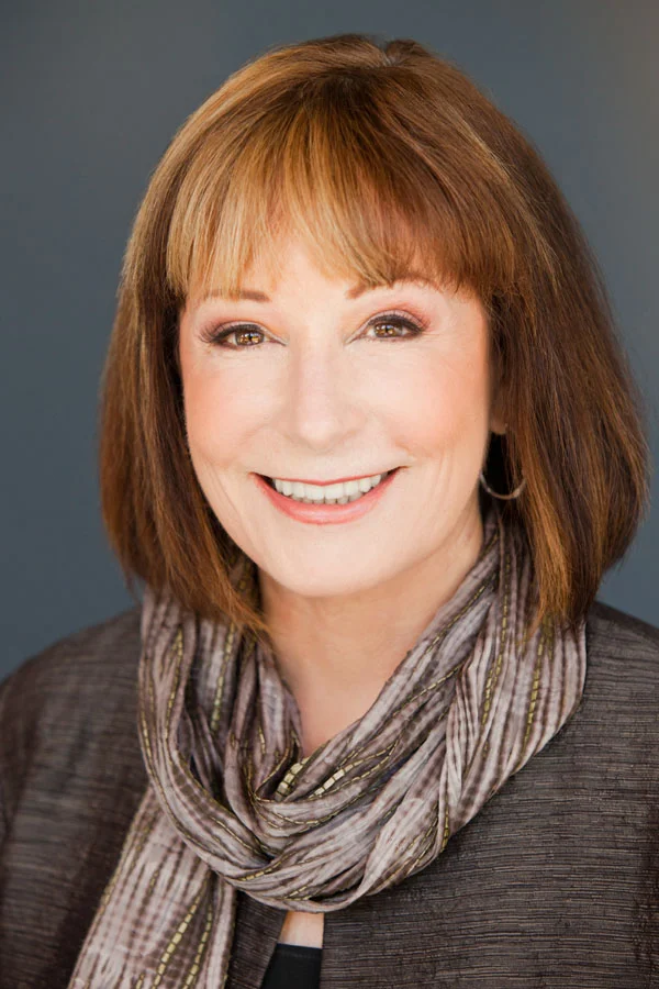 Elizabeth-Weintraub-BusinessPhoto.jpg