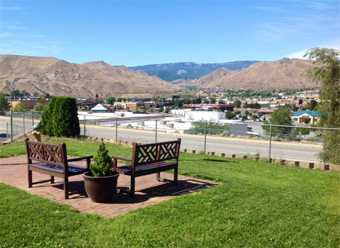 East_Wenatchee_Assisted_Living_WA_-_Exterior_3.jpg