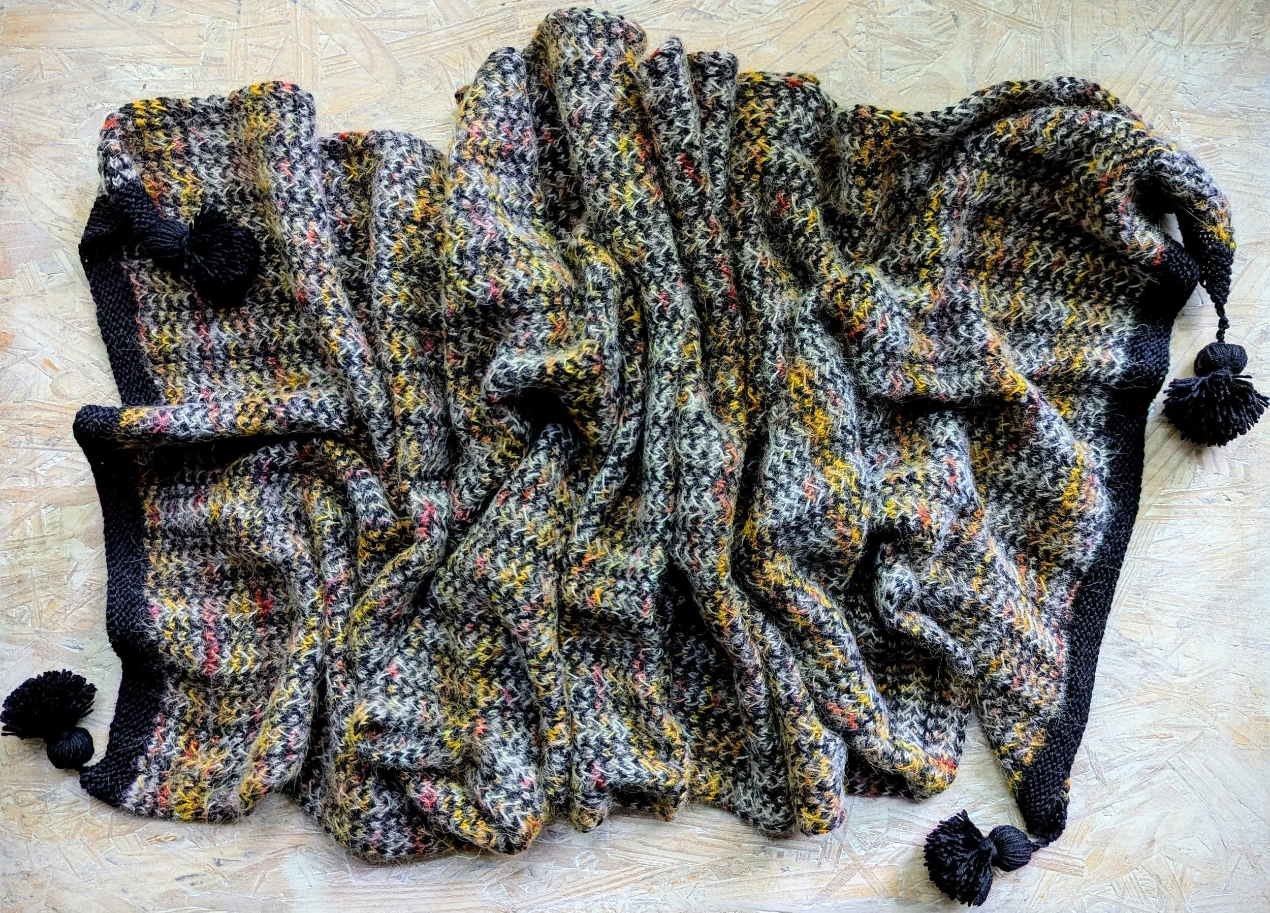 Intertwined Wrap Pattern