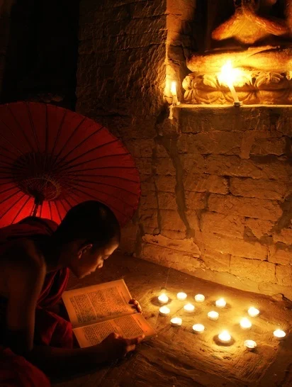 Buddhist-monk-108223861_840x1254.jpg