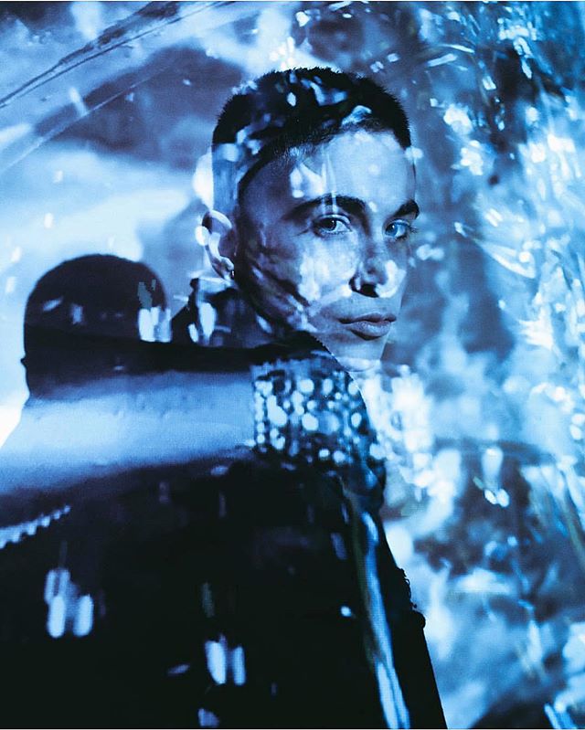 Me in front of #MarilynMinter projection ❄️ @castillonaire #tbt
.
.
.
.
.
.
.
.
#lgbtq #lgbtqia #lesbiansofinstagram #queer #gay #nonbinary #androgynous #boi #genderfluid #portraitphotography #genderqueer #abstract #abstractart #photography #digitala
