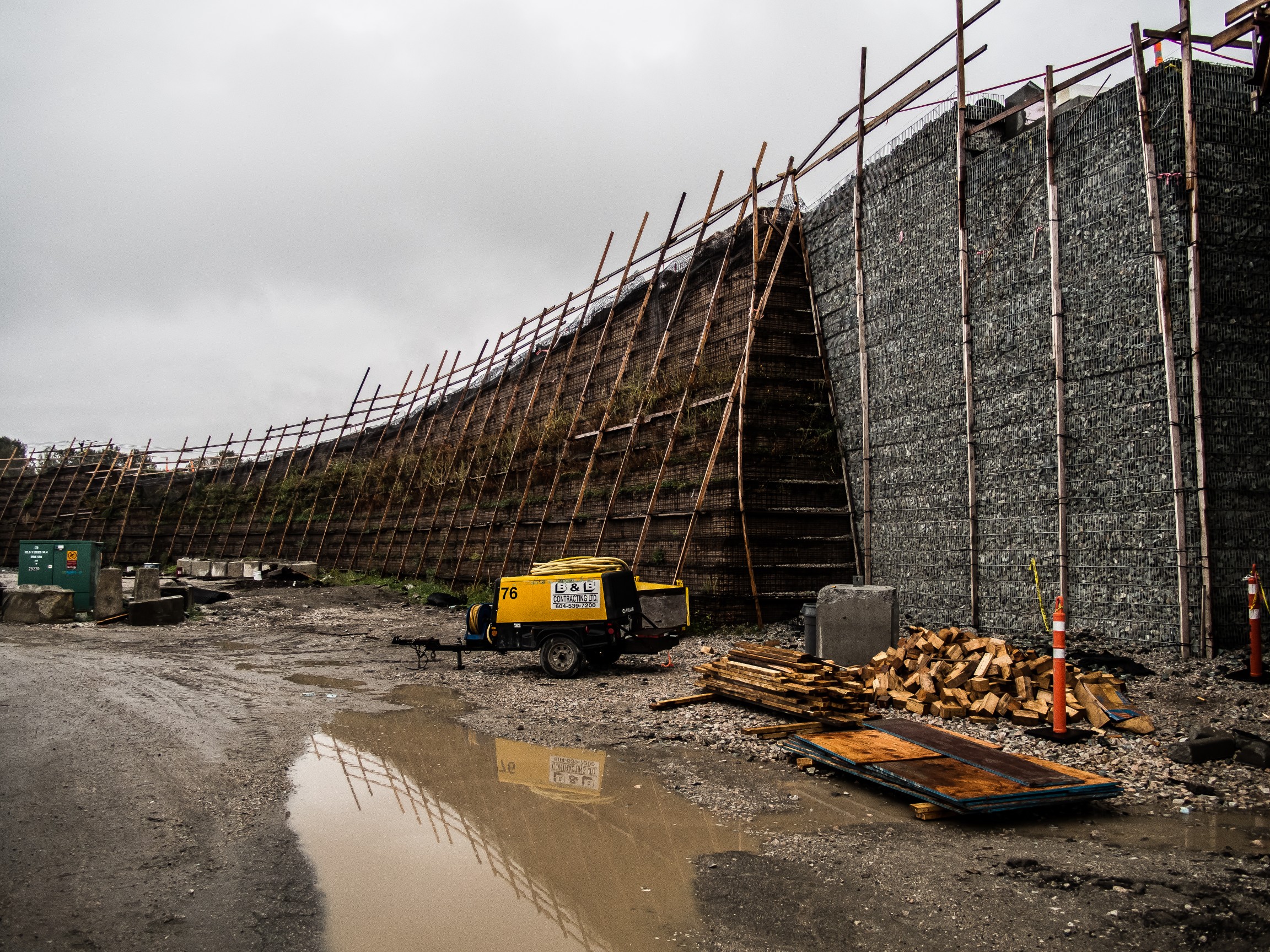 B&B Contracting - Excavation Shoring Retaining Wall 5 - Construction Surrey.jpg