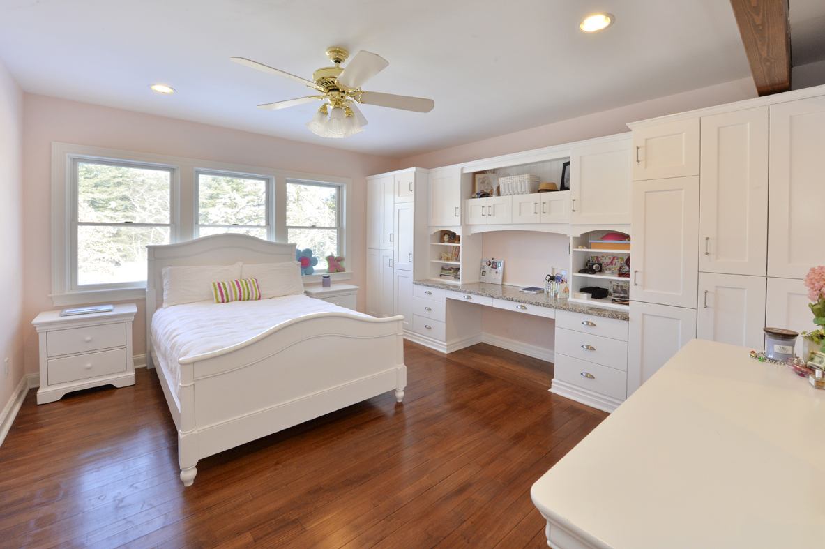 GIRL’S ROOM